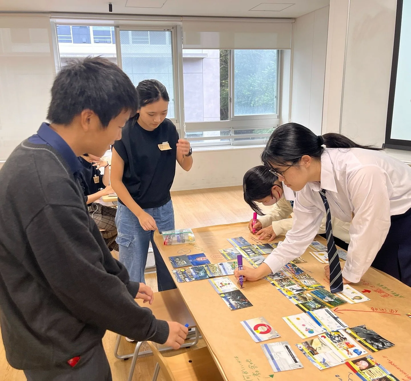 「Campus Changemakers Summit 2025」が先日開催されました！💫🌏(English below)

よりサステナブルで明るい未来のために一人一人に何ができるのか、6校の大学、8校の高校から集まった28人の学生たちと一緒に考えてきました🤔💭
お互いの想いやアイディアをみんなでシェアできるとても充実した貴重な時間でした✨

参加者の皆さん、そしてサポートしてくださった皆さん、ありがとうございました🙌🩵

With 28 students from 14 diff