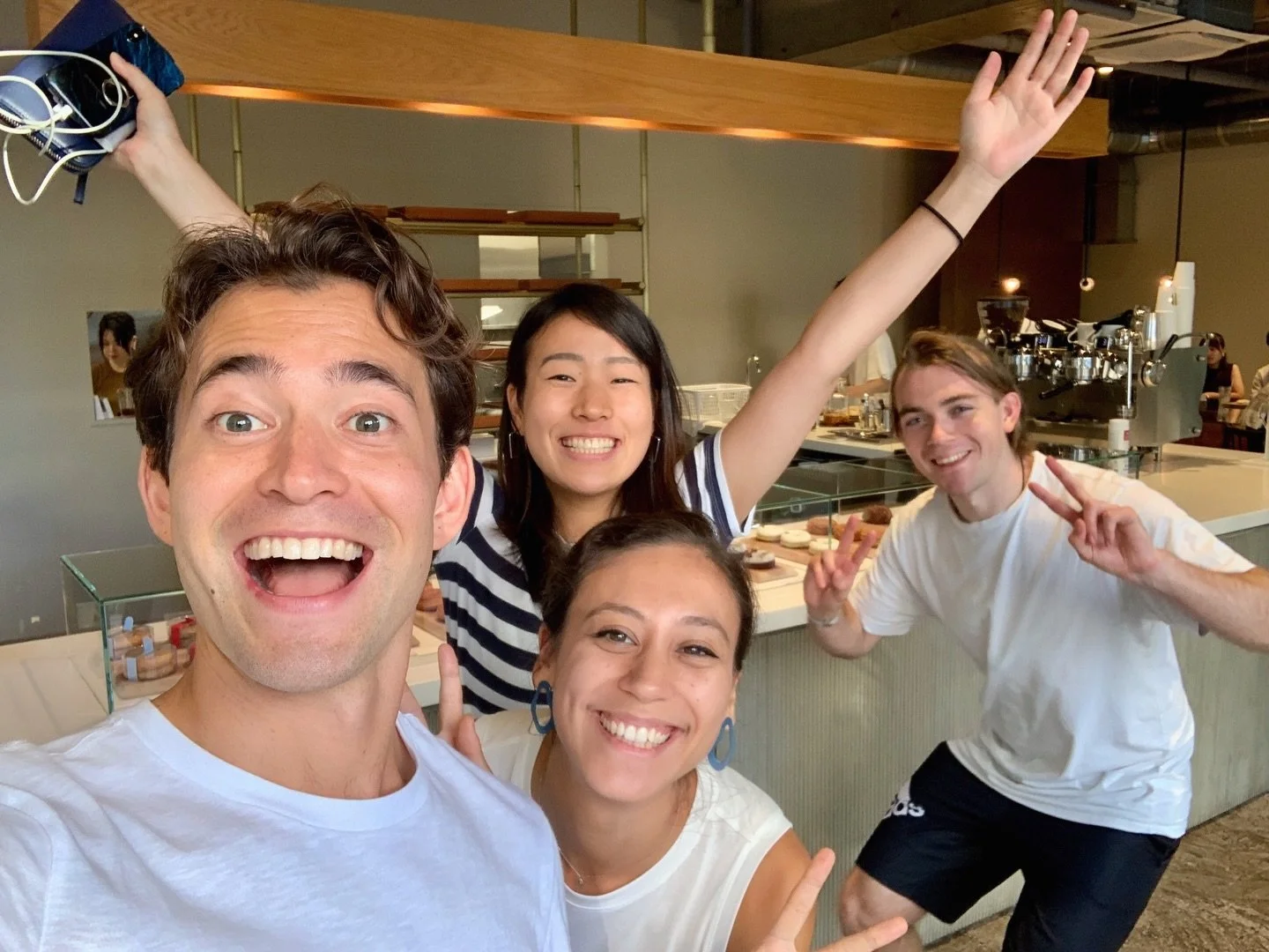 Earth Dayに、この一枚を。🌏
This photo is from July 2019, when mymizu started as a tiny experiment (English below)

この写真は2019年7月。mymizuを小さな実験として始めた頃の一枚です。

あれから、たくさんの方々と一緒に、何十万人もの方々のプラスチックごみ削減につながる動きを広げてくることができました。ここまで来られたのは、この素晴らしいコミュニティのおかげです！

mymizuを通じて人