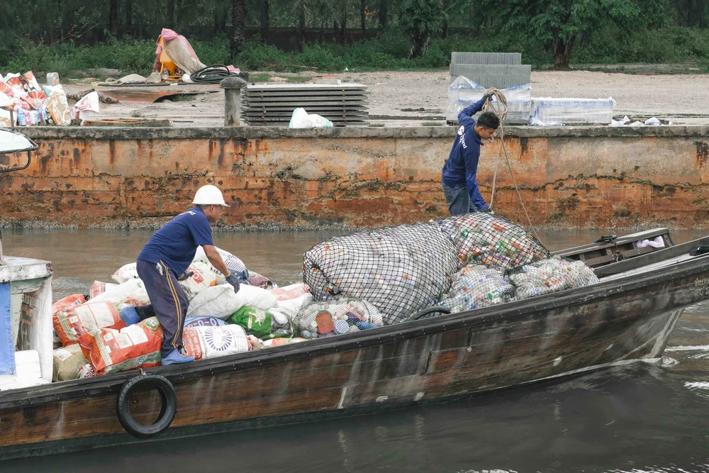 secondlifecollectingplastic (1).jpeg