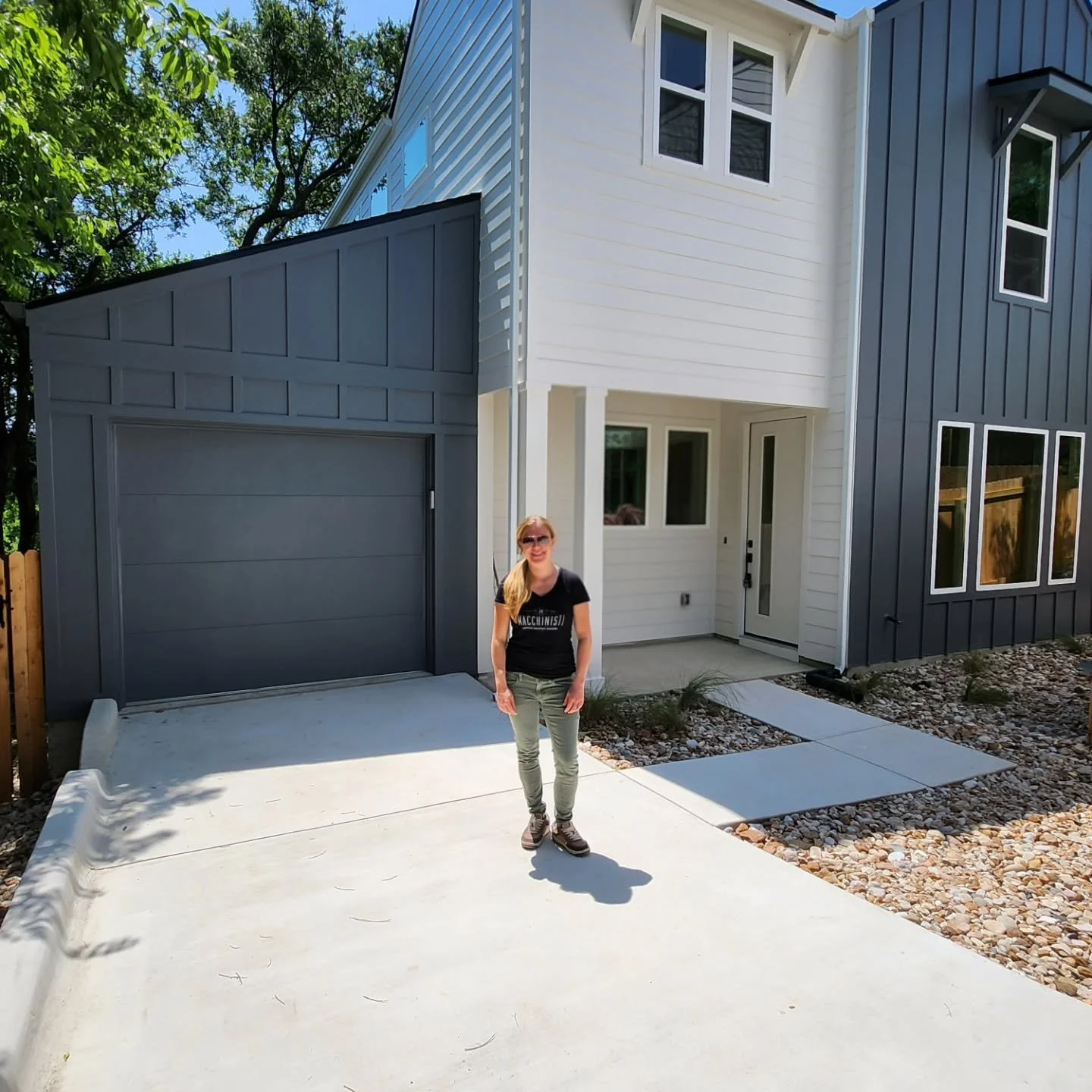 🏡✨❣️CLOSING DAY❣️✨🏡

My amazing client just closed on her fabulous, brand new home in East Austin and I am seriously THROUGH THE ROOF and OVER THE MOON excited for her!! 💫
We toured home after home, and just when she was ready to give up&hellip; t