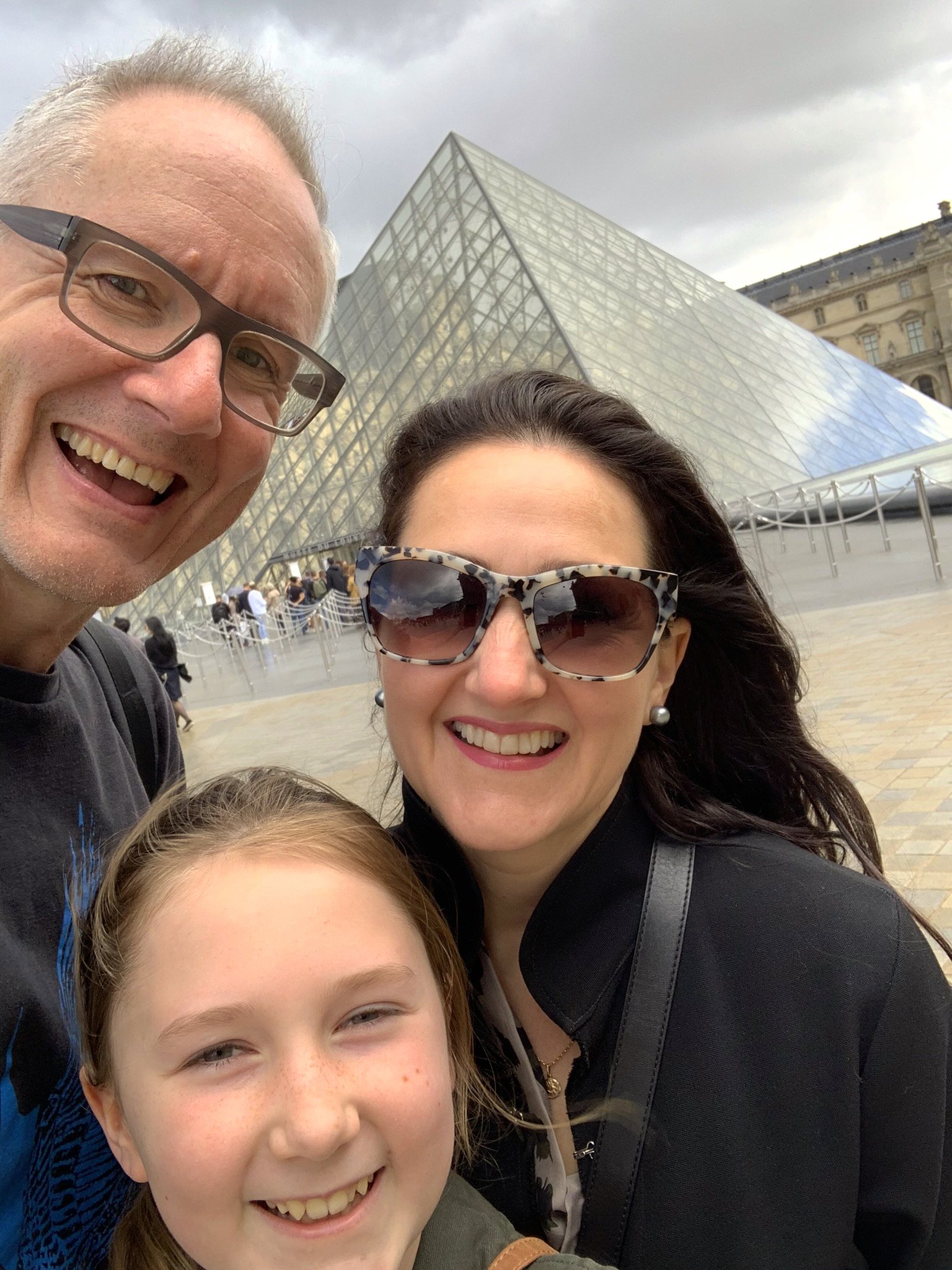 Family outside the Louvre by I.M Pei pyramid.jpg