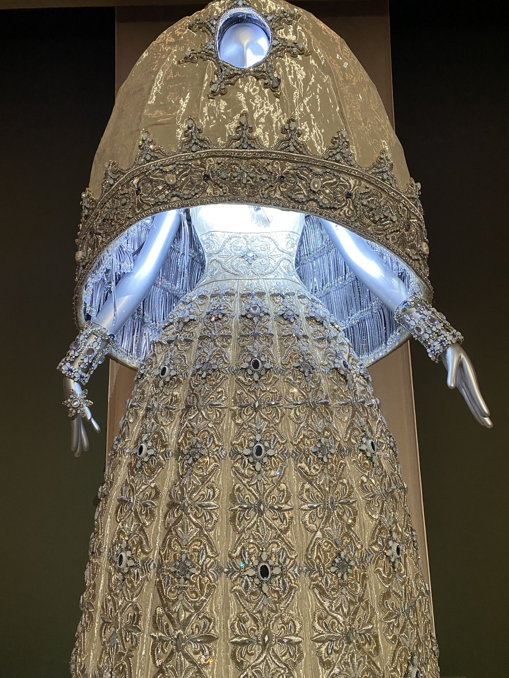 Guo Pei Illuminated Chandelier style dress.JPG