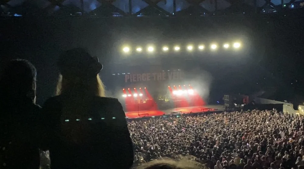 Pierce the Veil about to start.jpeg