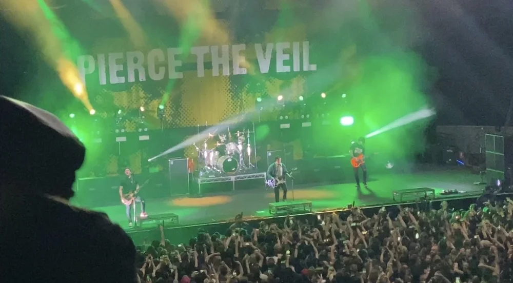 Pierce the Veil in concert.jpeg
