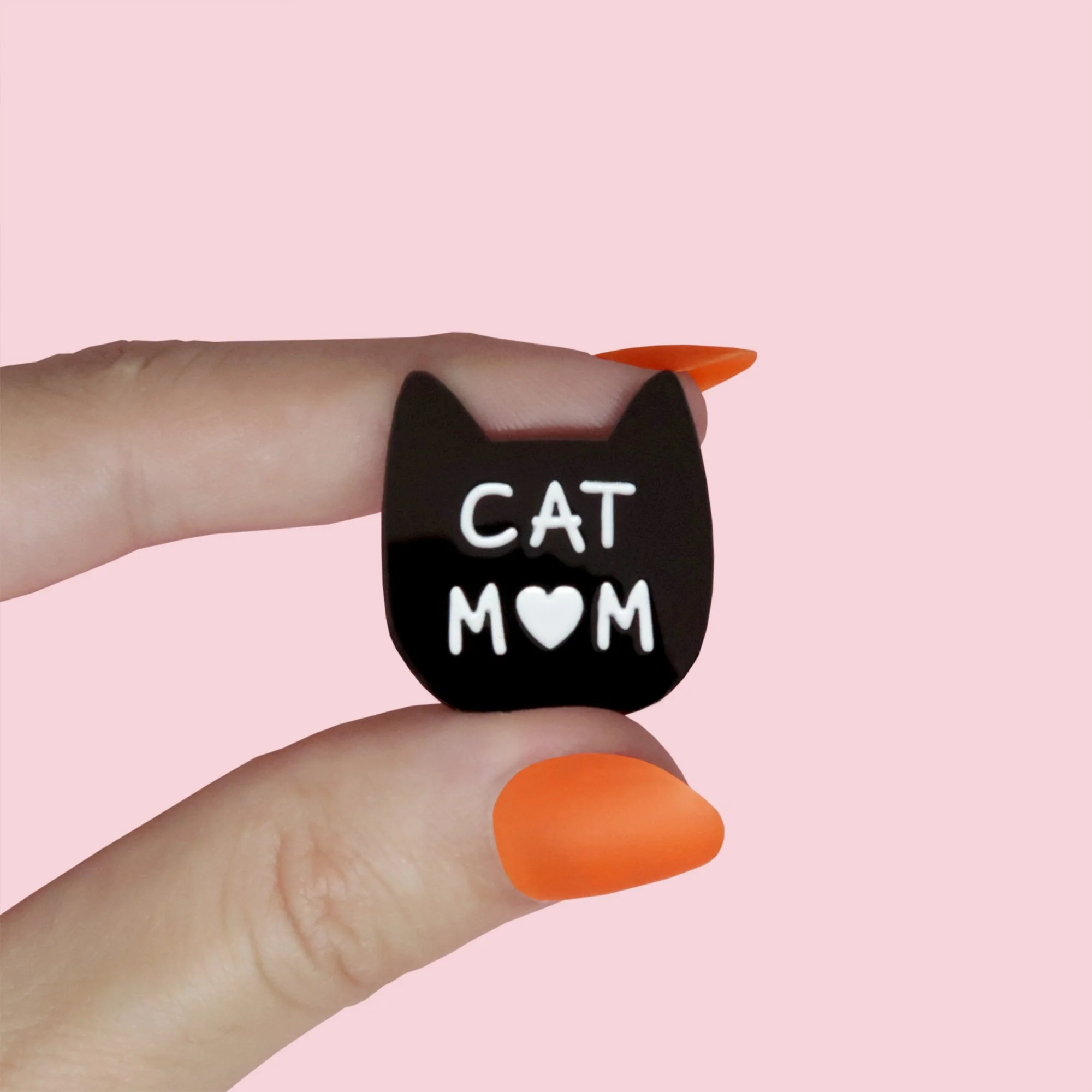 🐈&zwj;⬛Officiellement sous l'autorit&eacute; de mon chat...
🛍️ &gt; Lien dans la bio.
.
#jaimelagrenadine #enamelpins #catmom #catmomlife #blackcatsofinstagram #chatnoir #fetedesmeres