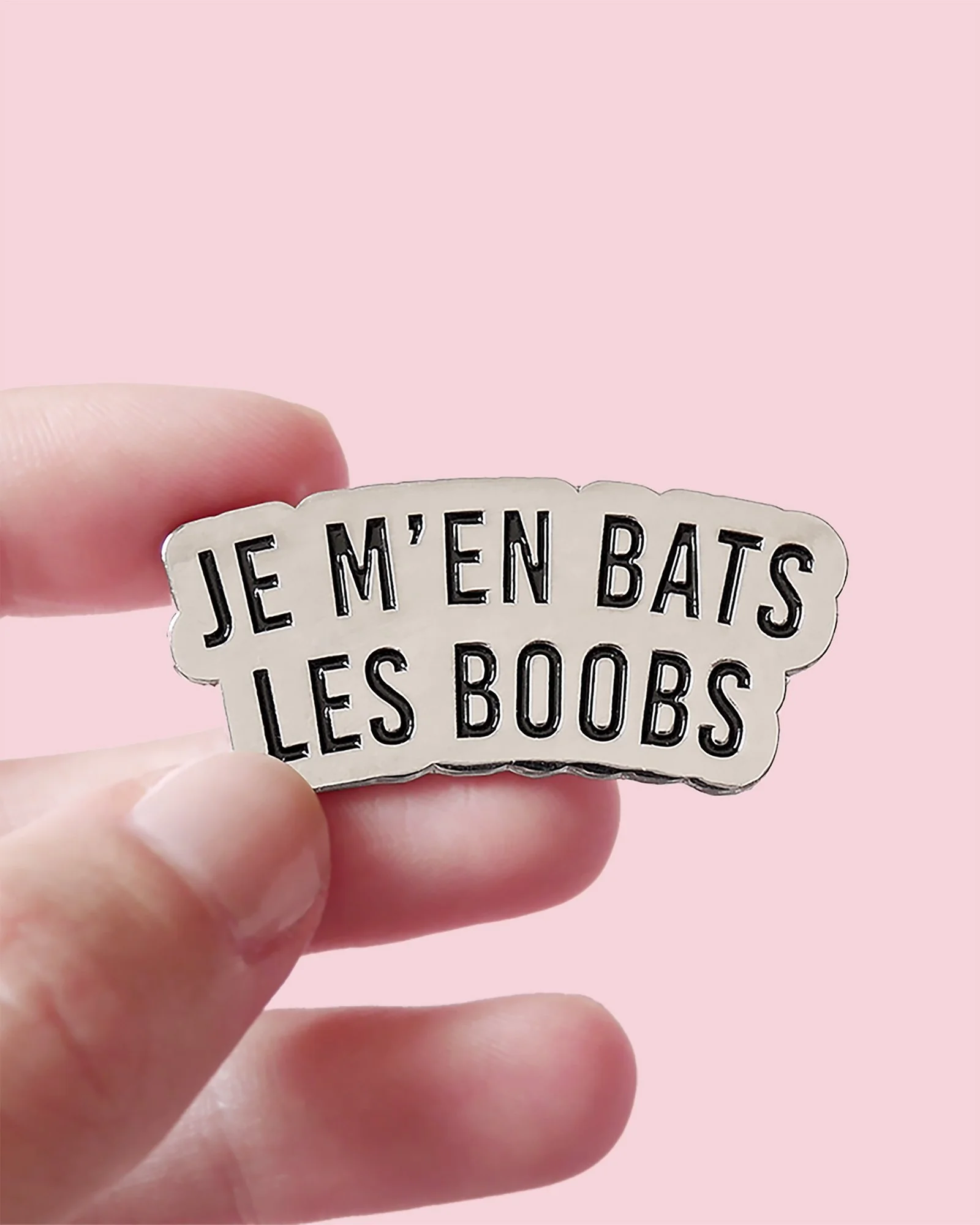 ⚡️Petite dose de nostalgie avec notre tout premier pin&rsquo;s lanc&eacute; en 2017. Toujours aussi actuel, et apparemment toujours aussi "inspirant" pour les autres...
💋Mais n'oubliez pas : on ne copie que les meilleurs.
.
#enamelpin #cre
