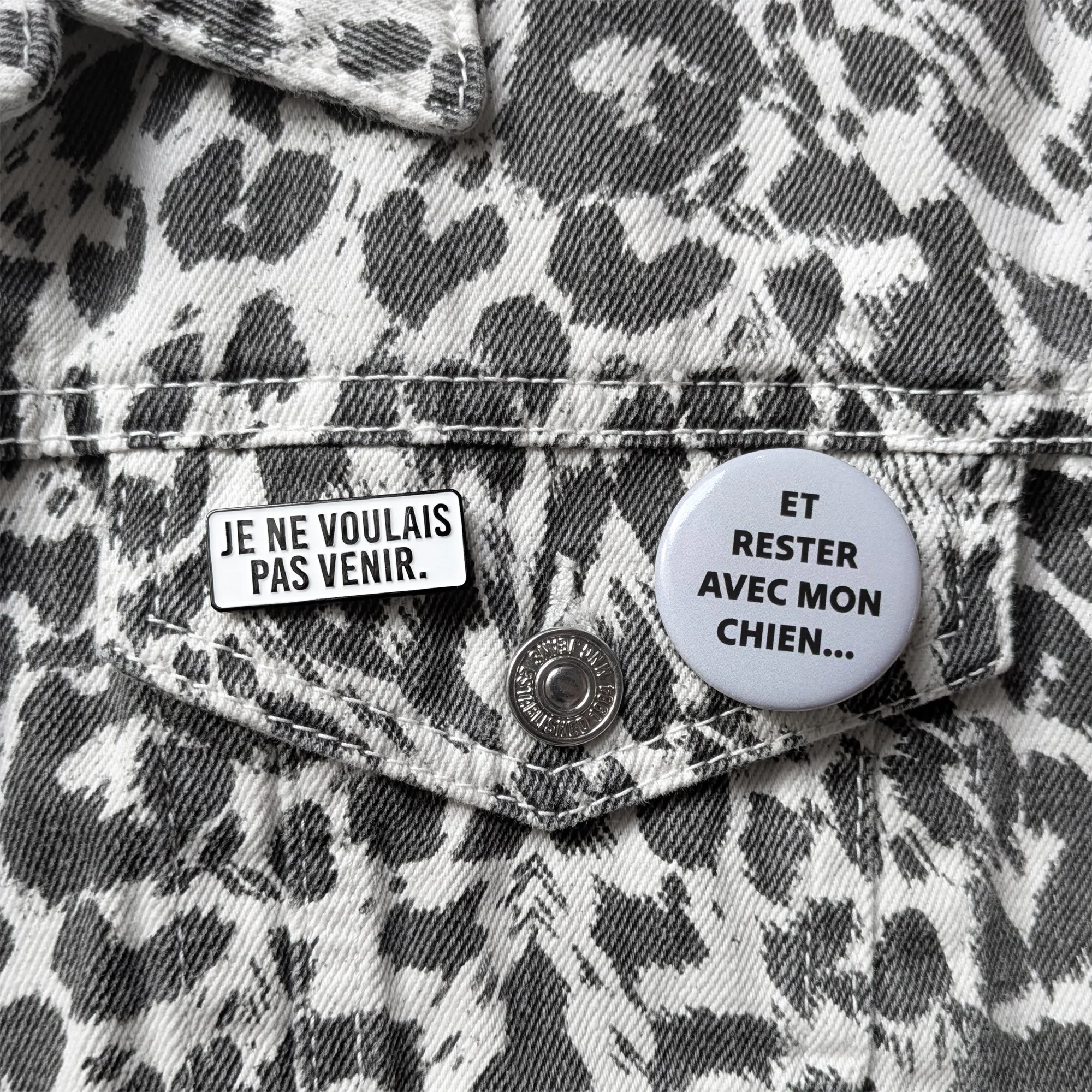 🐶Vous aviez ador&eacute; notre duo de pin's + badge "Je ne voulais pas venir" version chat&hellip; Voici enfin la version pour tous.tes les amoureux.euses de leur chien.
🛍️ > Lien dans la bio.
.
#enamelpin #jenevoulaispavenir #anxiete