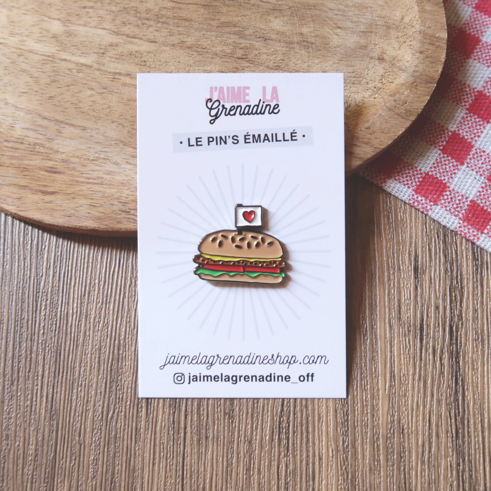 pin's burger love hamburger fastfood junkfood - j'aime la grenadine