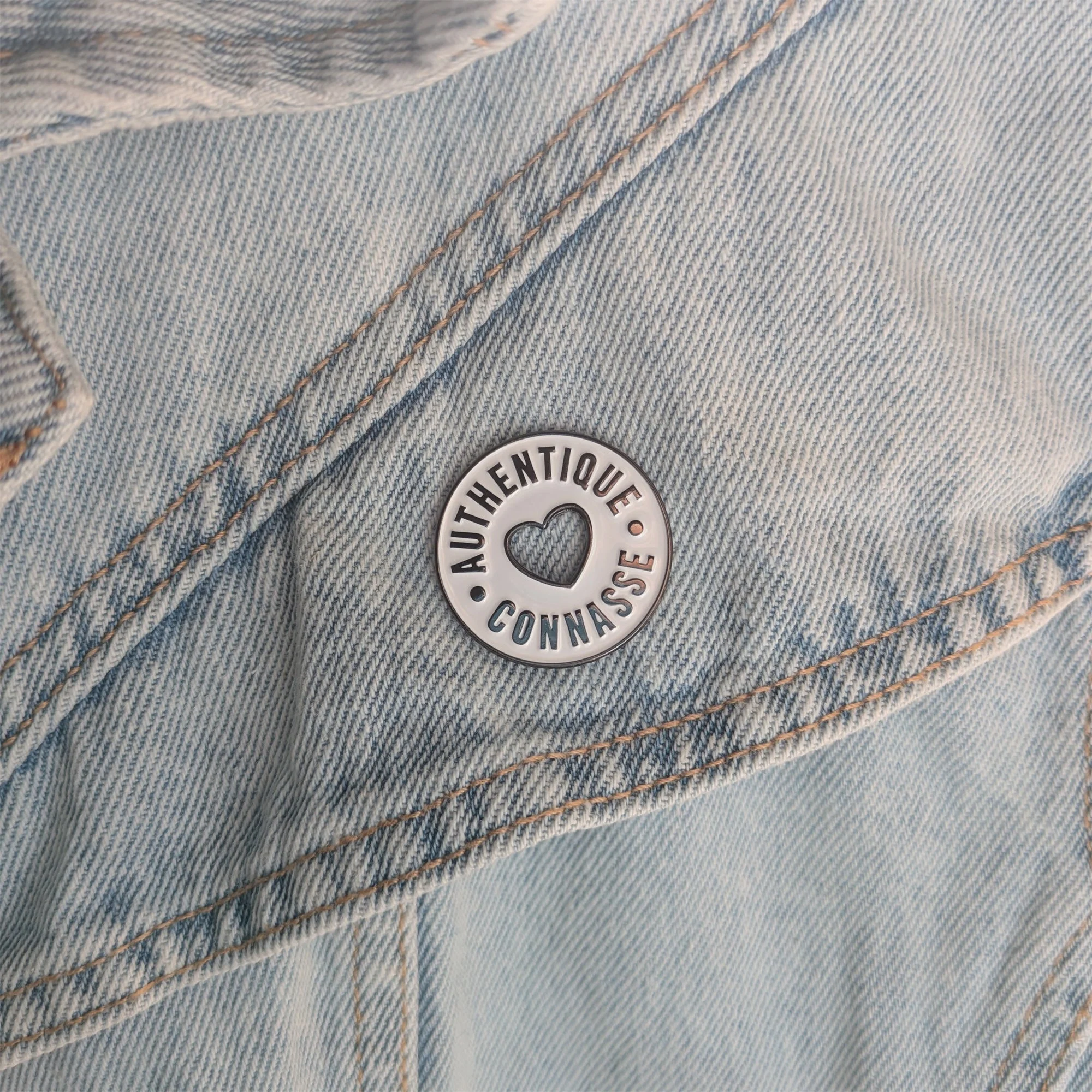 pin's authentique connasse - j'aime la grenadine