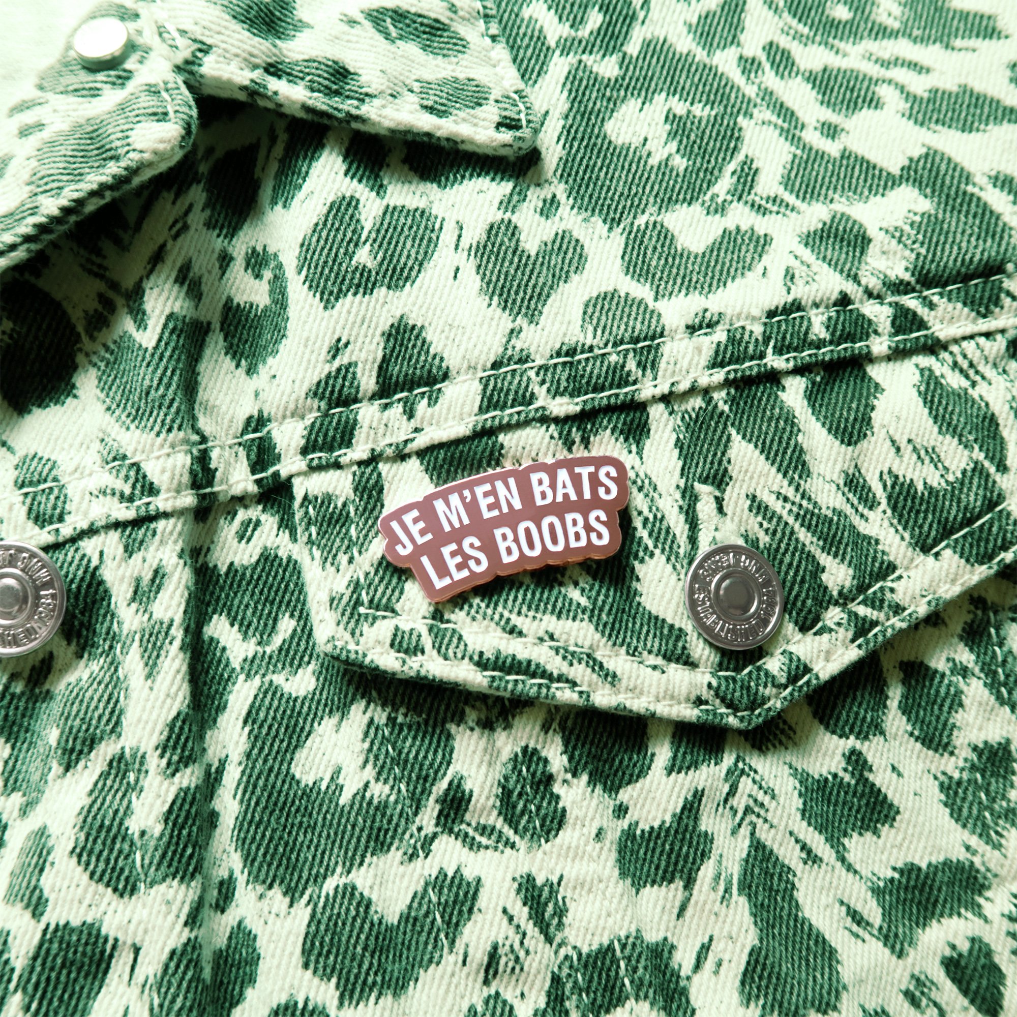pin's je m'en bats les boobs j'aime la grenadine