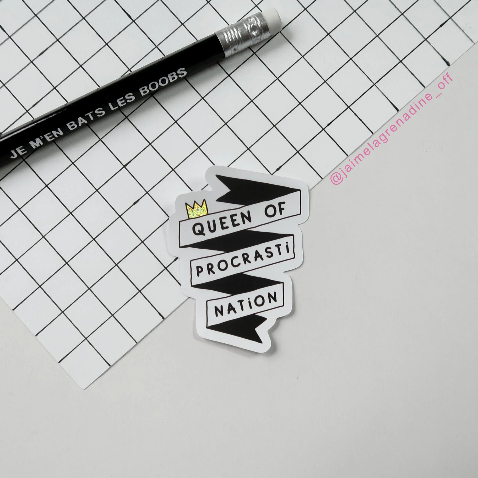 Sticker "Queen of procrastination" (à l'unité)