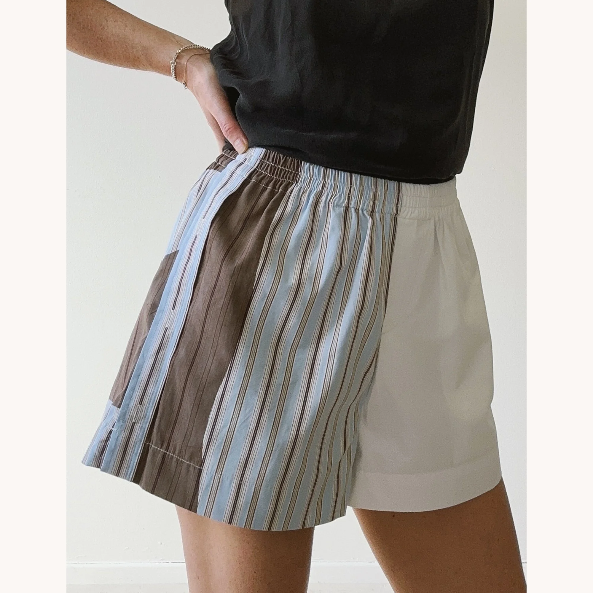 Rita-short-007S-lifestyle3.jpg
