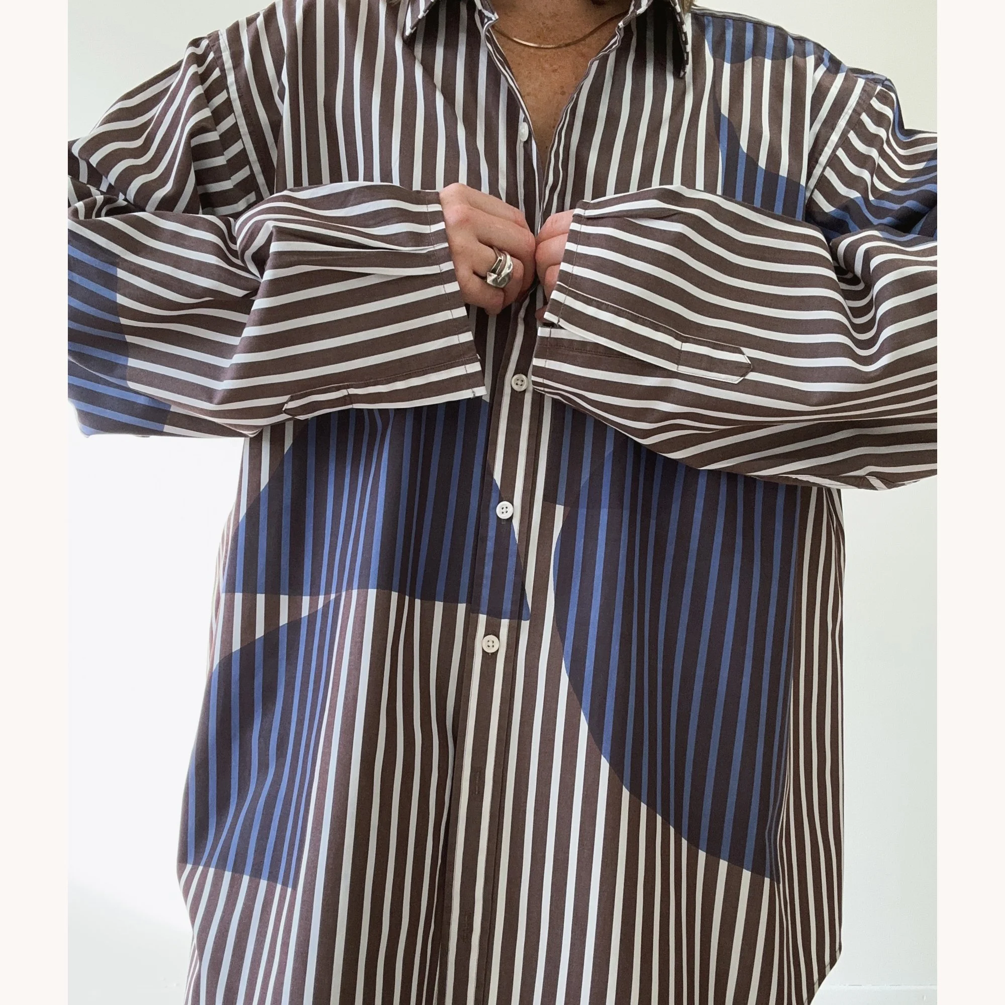Honfleur-shirt-lifestyle4.jpg