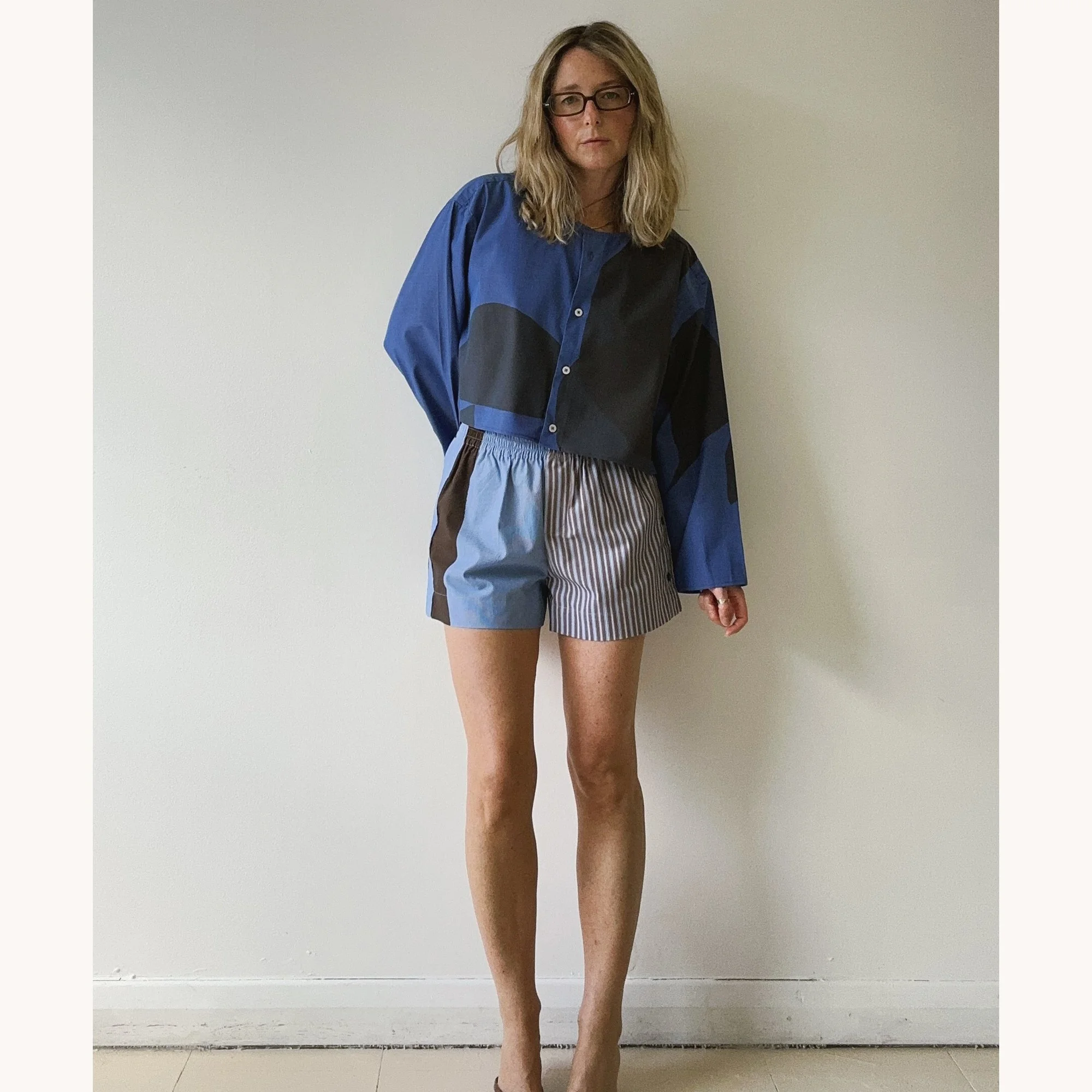 Rita-short-001XS-lifestyle3.jpg