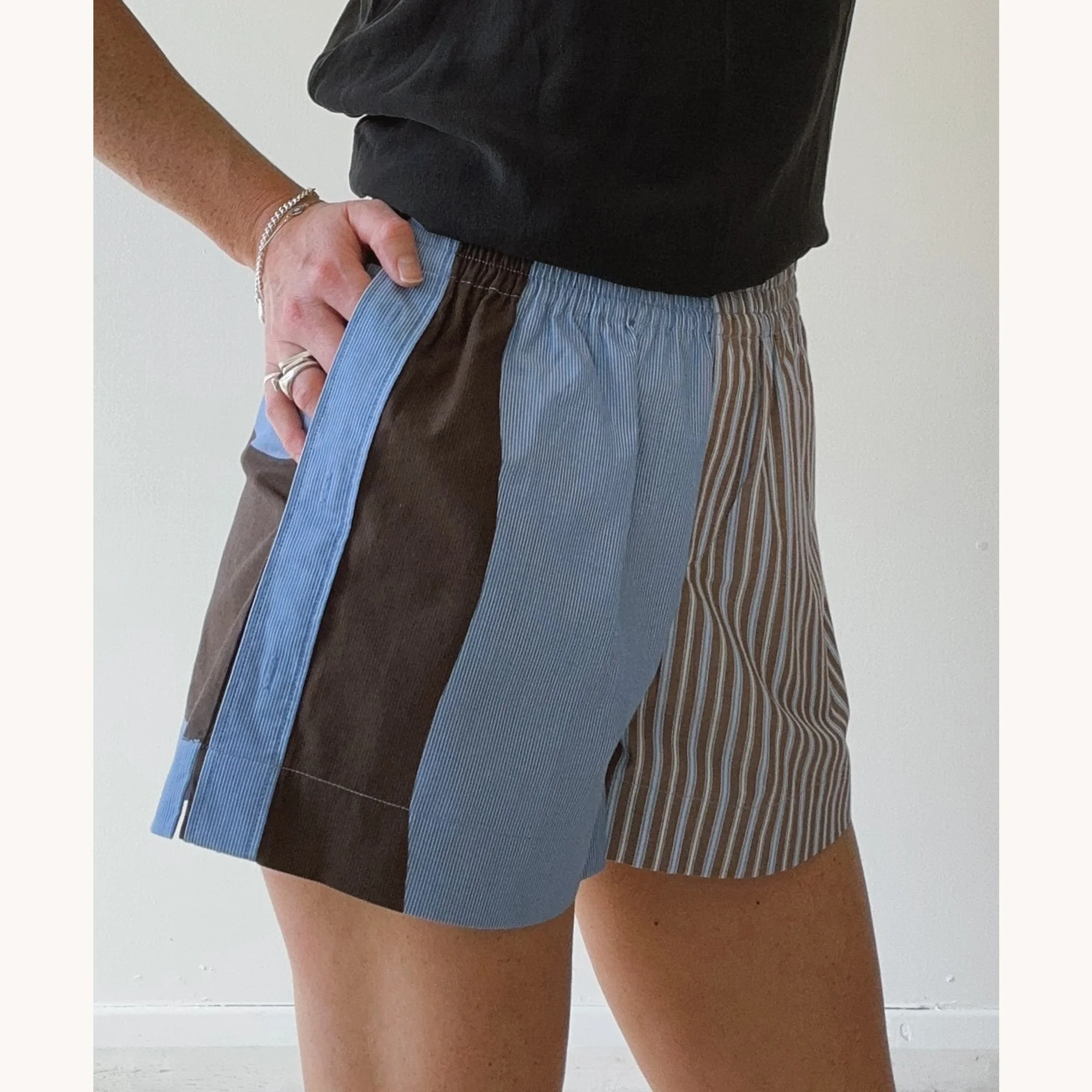 Rita-short-001XS-lifestyle5.jpg