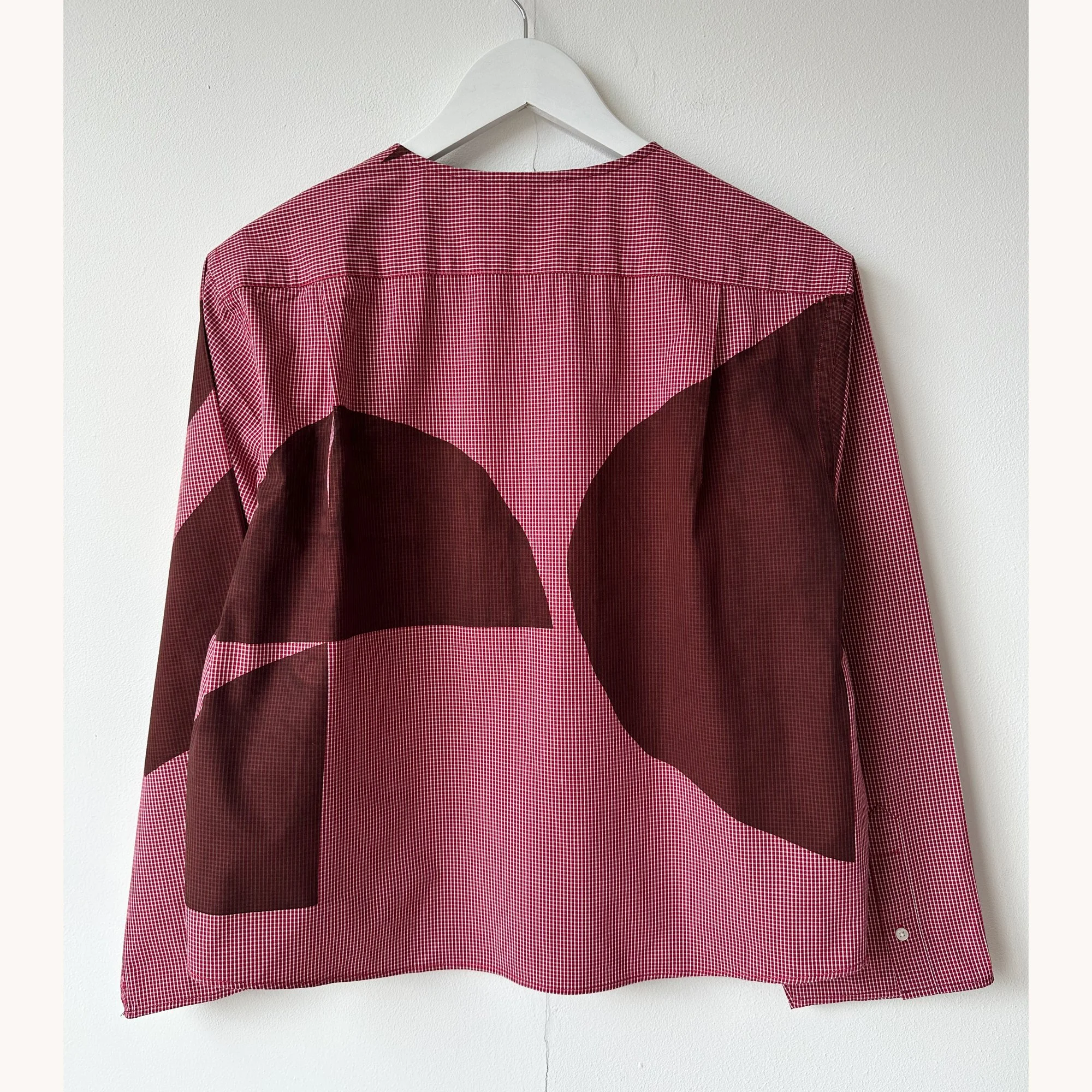 Amaranth-shirt-lifestyle7.jpg