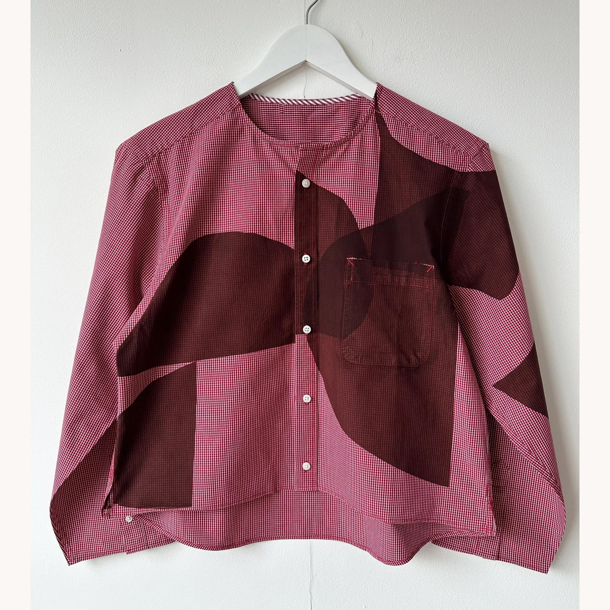 Amaranth-shirt-lifestyle6.jpg