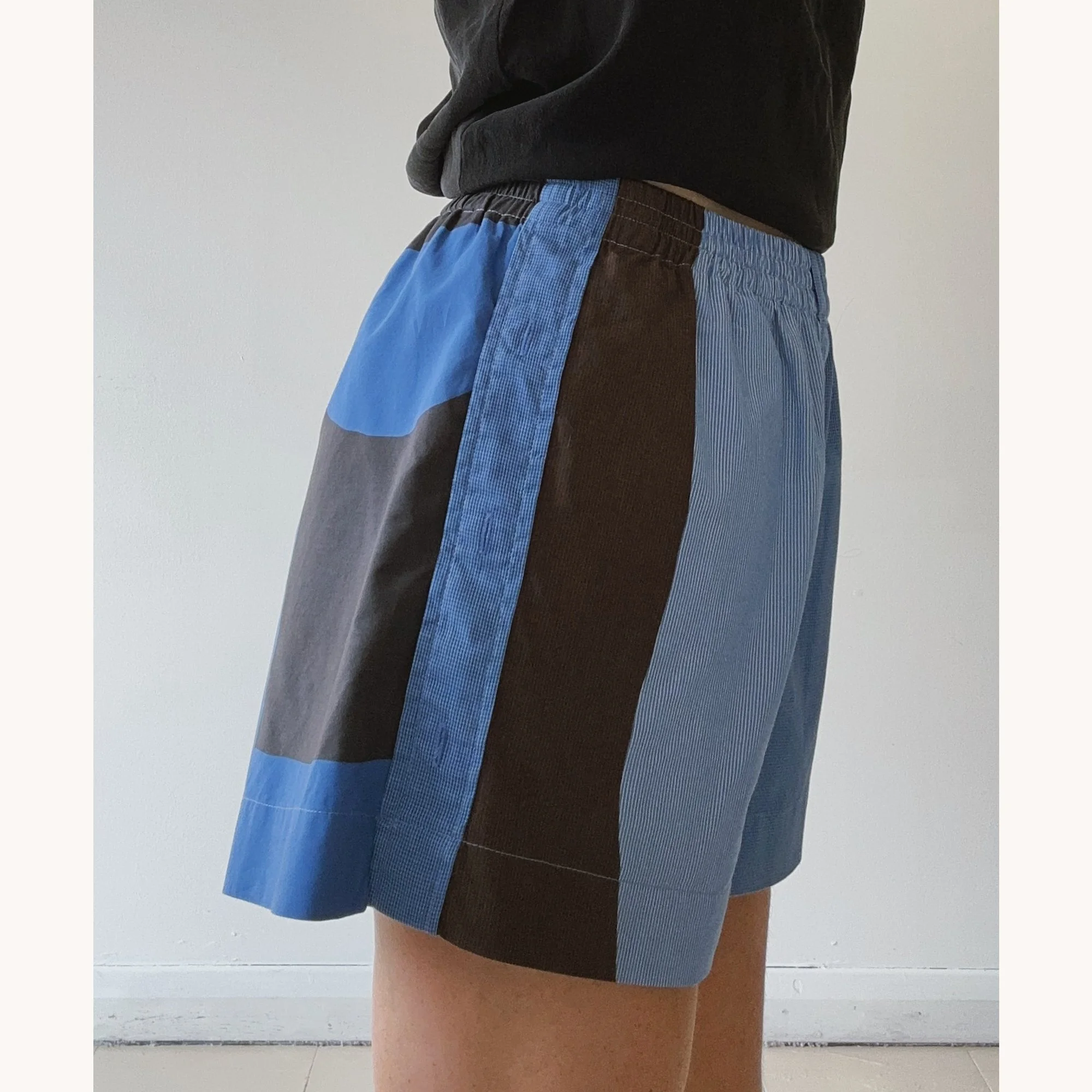 Rita-short-026S-lifestyle5.jpg