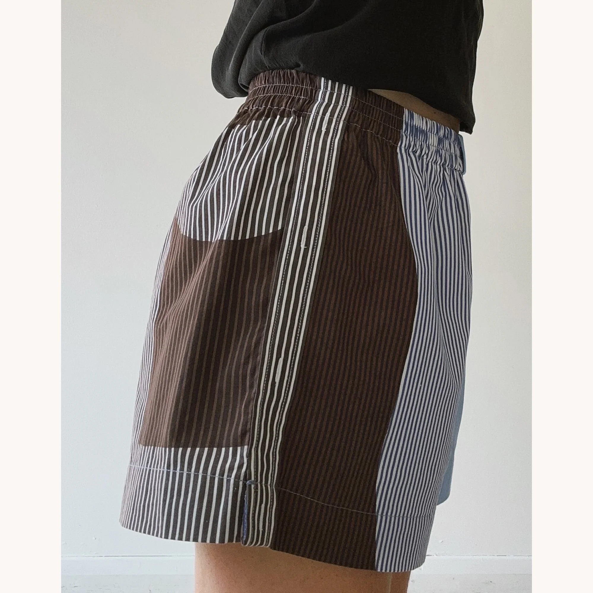 Rita-short-024S-lifestyle6.jpg