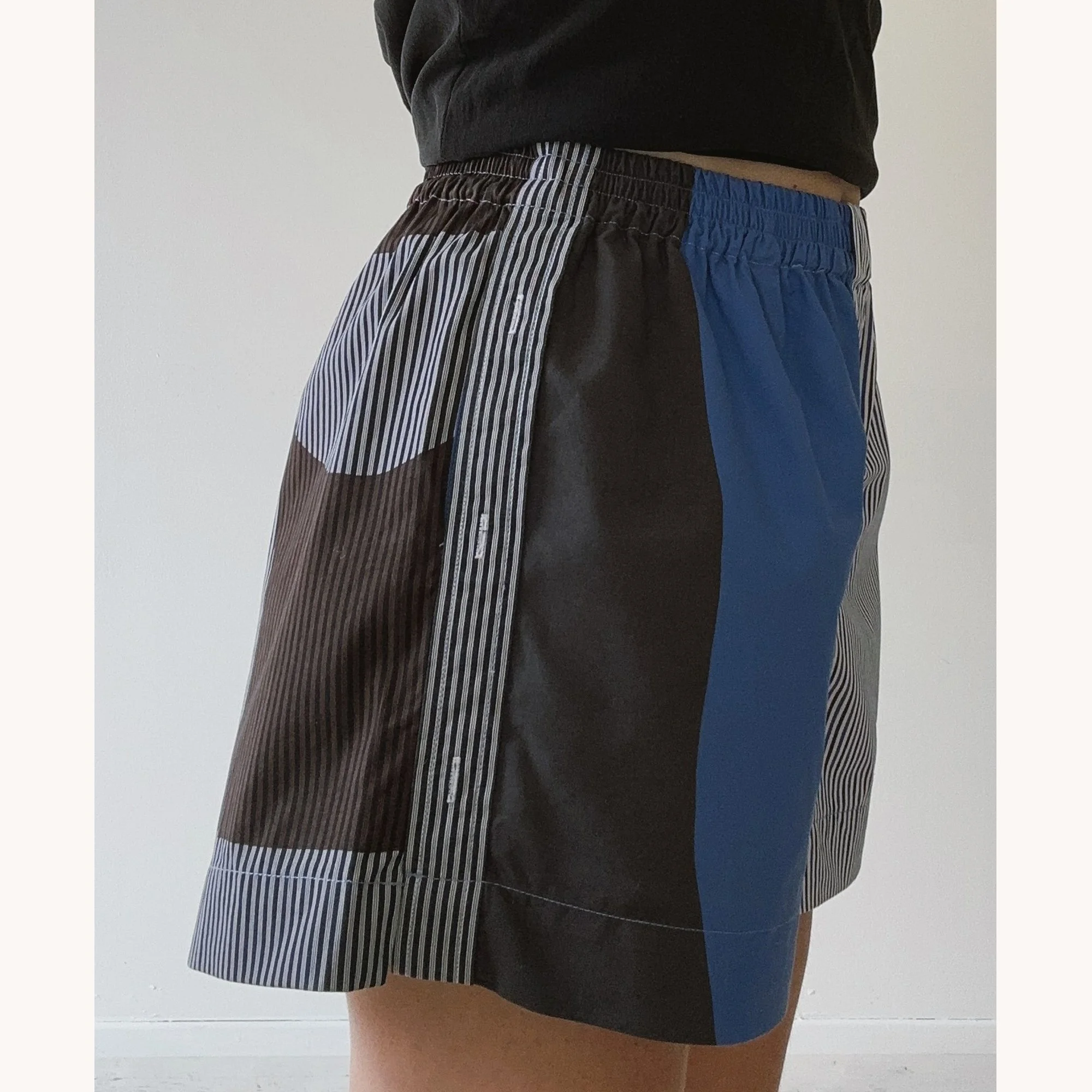 Rita-short-030S-lifestyle2.jpg
