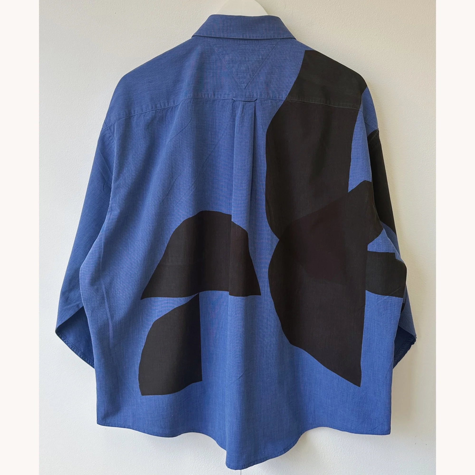 Abbracci-shirt-lifestyle6.jpg