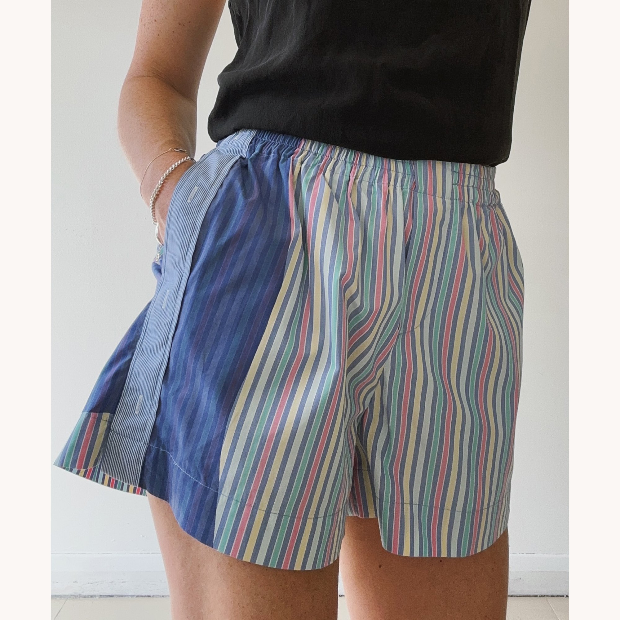 Rita-short-025S-lifestyle4.jpg