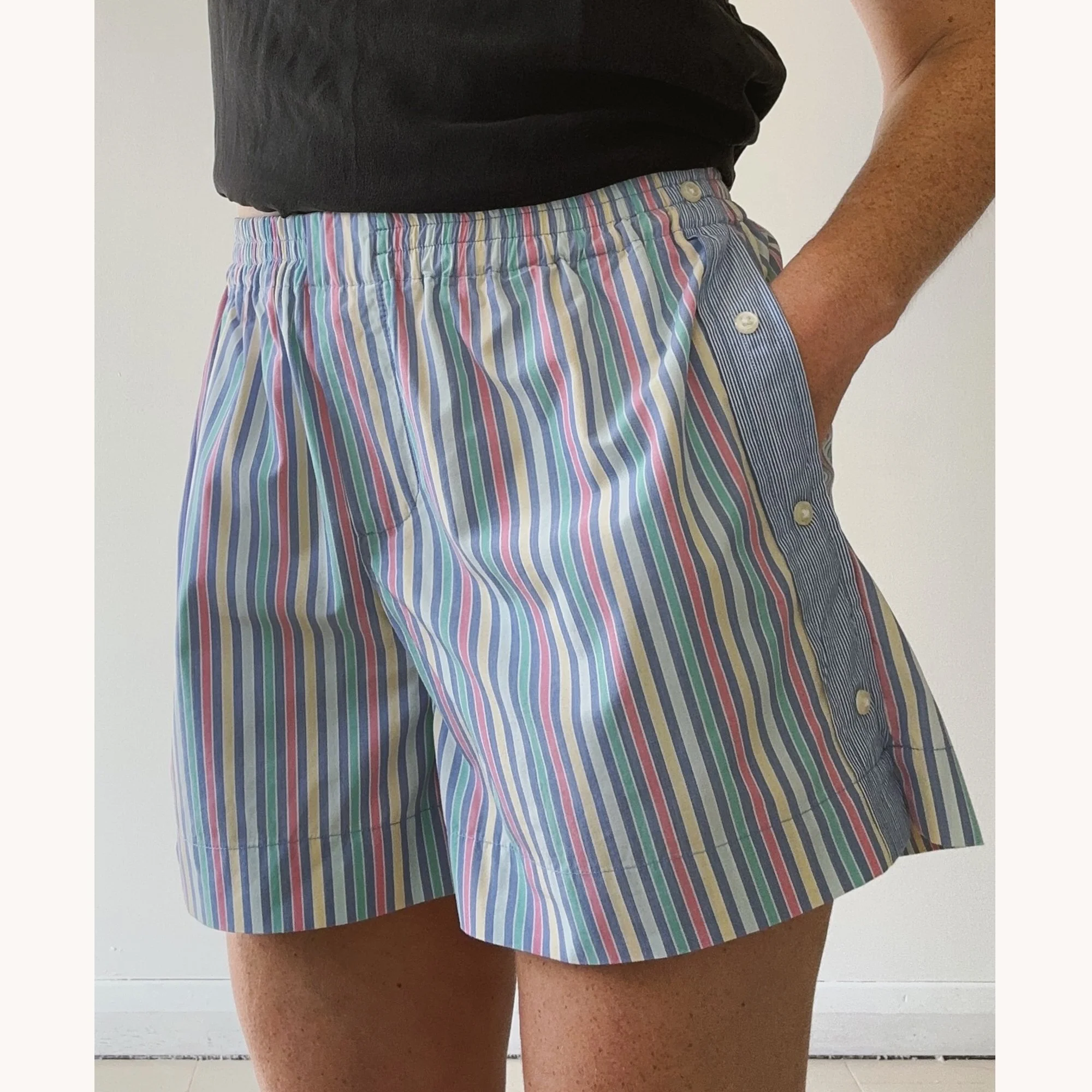 Rita-short-025S-lifestyle1.jpg