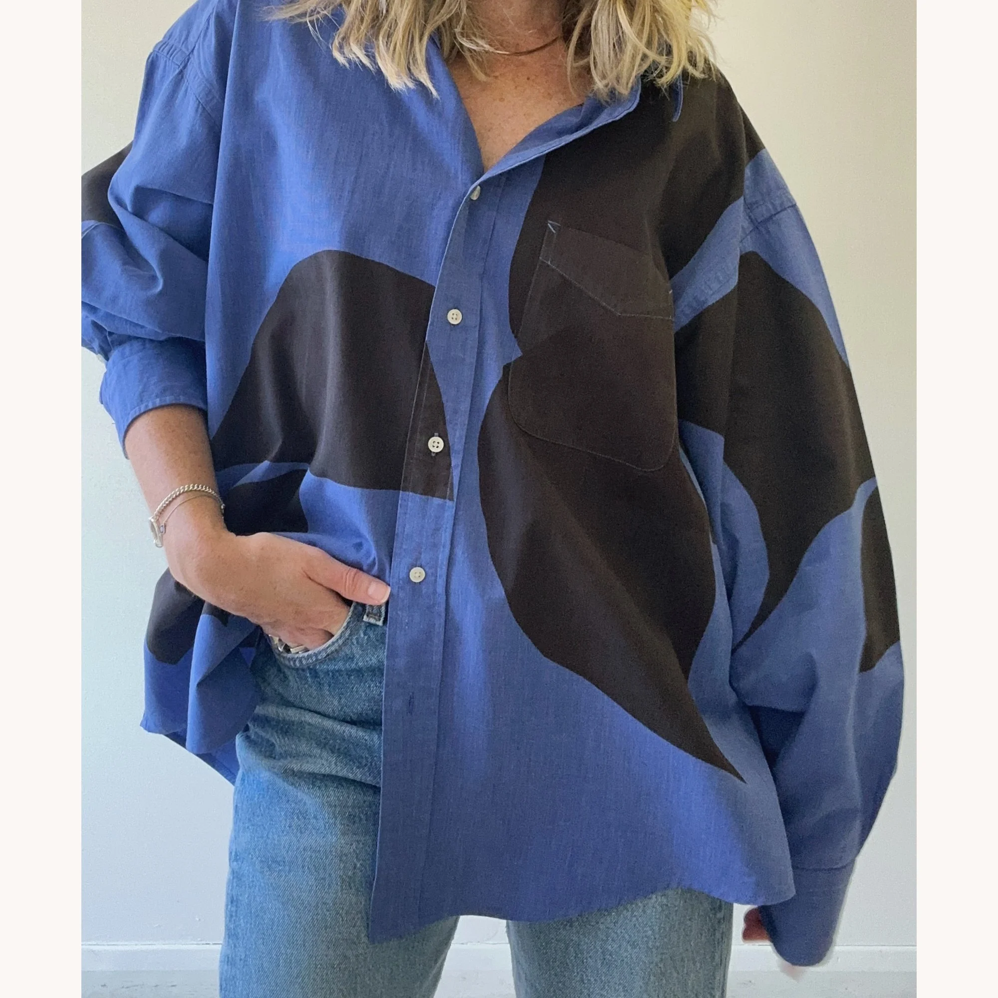 Abbracci-shirt-lifestyle3.jpg
