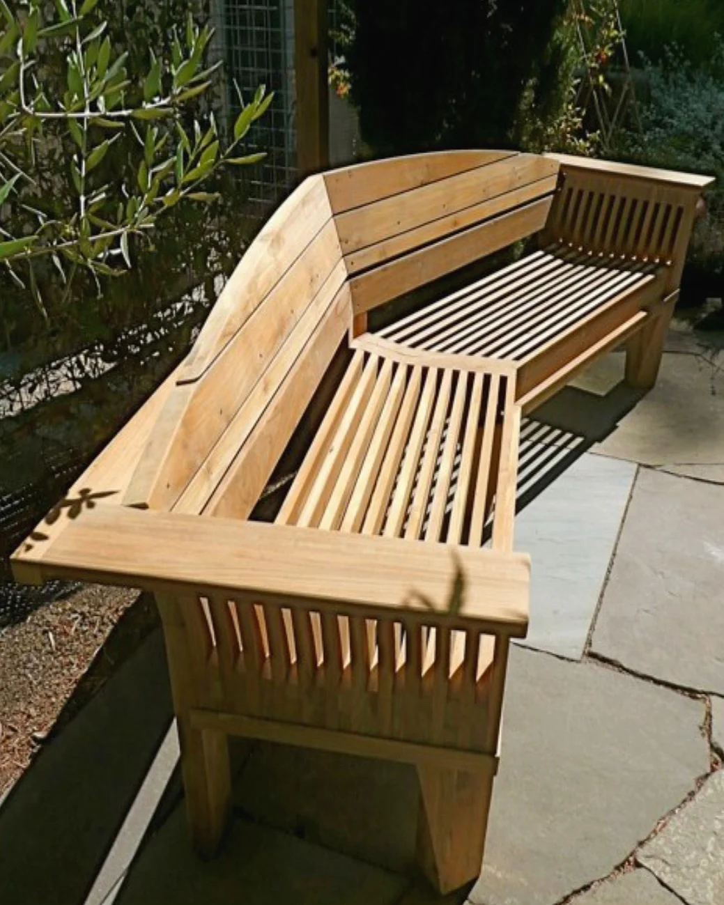 CHfurnitureVGardenBenchSideView.jpg