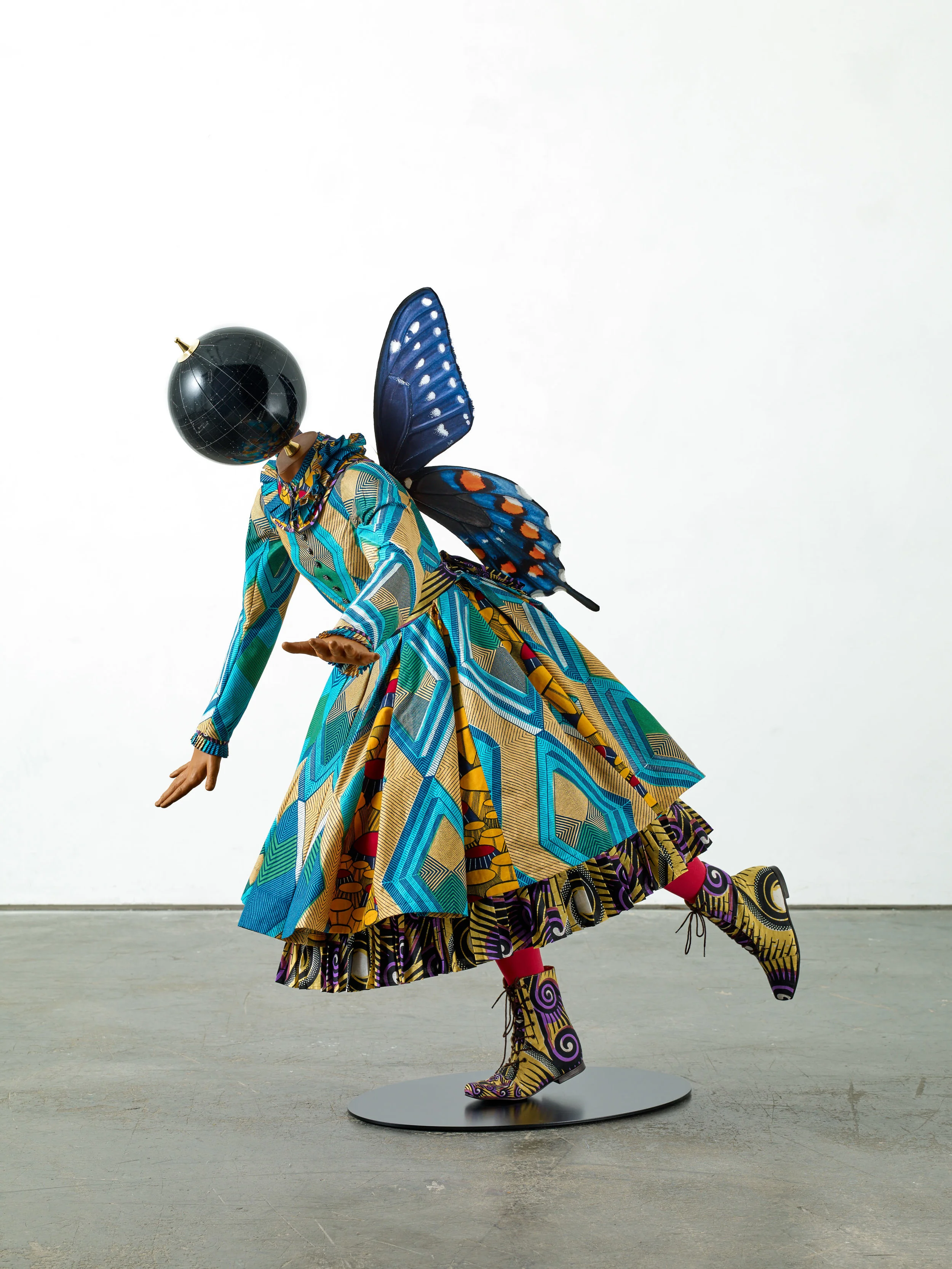 Yinka Shonibare Biography Who Is Yinka Shonibare GBBG yinka-shonibare-biography-who-is-yinka-shonibare-gbbg