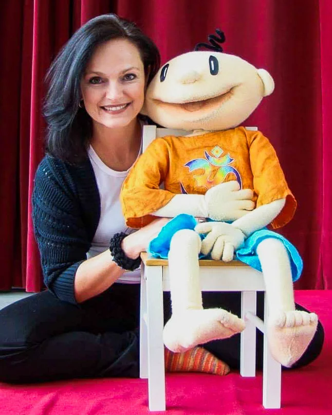 Angelika Khüny beim Kinderyoga in Sistrans