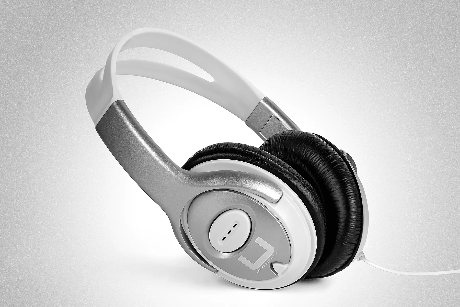 product-photography-accessories-fotografiadeproducto-complementos-headphones-adolfodominguez-puig.jpg