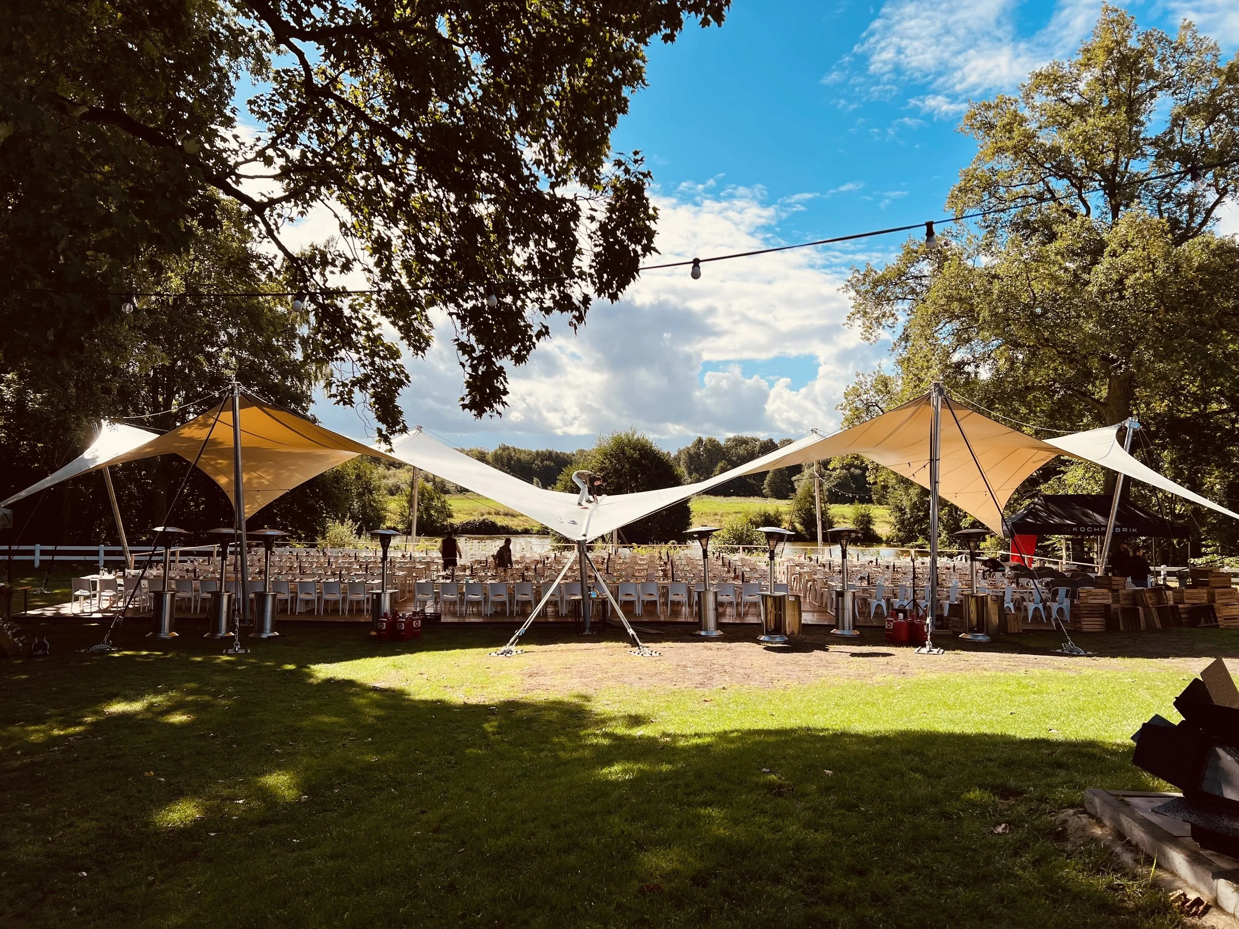 Partyzeltverleih Hamburg: Spektakuläres Firmenevent mit 350 Gästen und Sturmprobe in Prisdorf