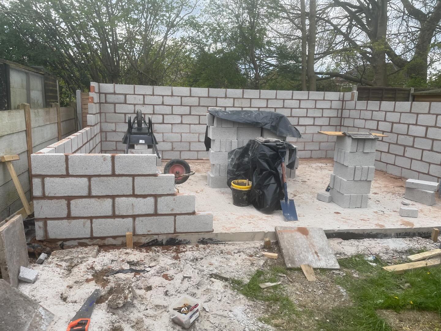 Progress on the new workshop. Can't wait to get into it. Bigger space, bigger projects!

#woodworking #workshop #workshops #gardenworkshop