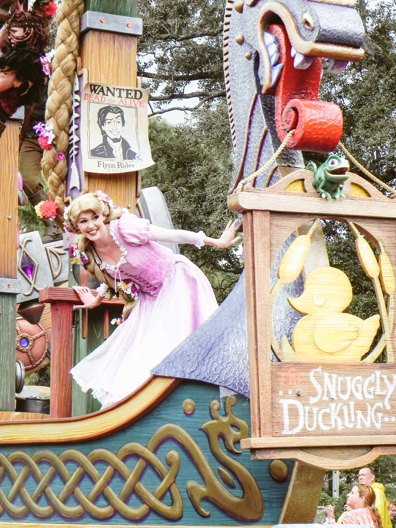 Plan-a-princess-trip-festival-of-fantasy-rapunzel