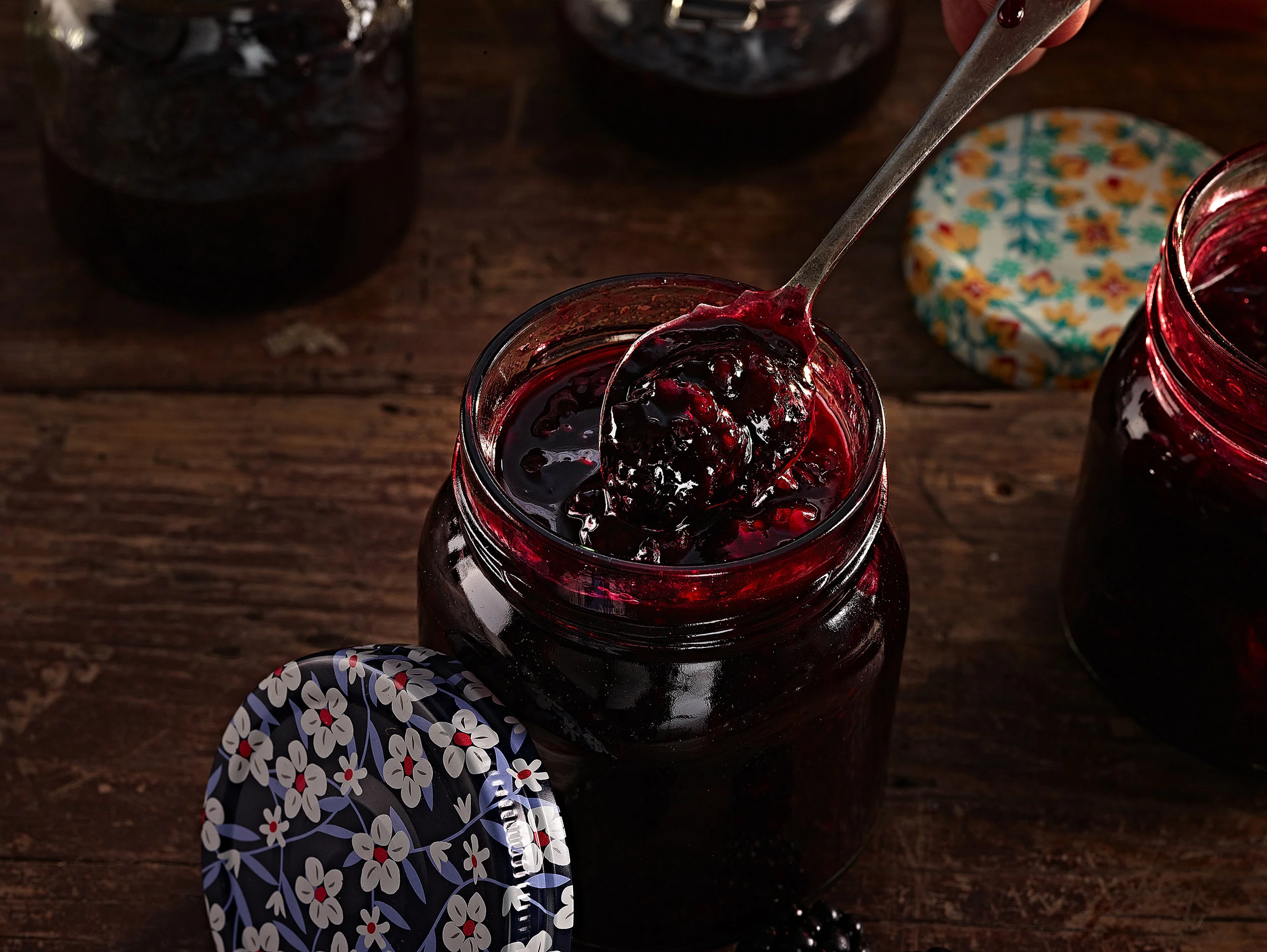 Follaín_Blackberry_spooning jam out 1(MASTER)72627.jpg