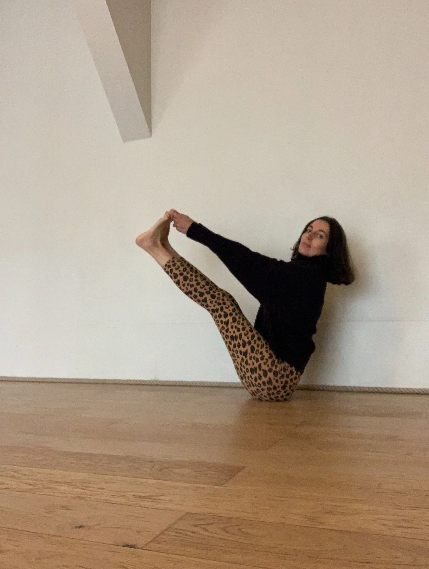 Bye bye November 🍂

1- Oui au legging l&eacute;o, partout, tout le temps 🐆
2- Le petit dej id&eacute;al 🍳
3 et 4- Des nouveaux cr&eacute;neaux pour accompagner les futures et jeunes parents dans ce lieu si accueillant @espace.soon 
5- Me, my new h