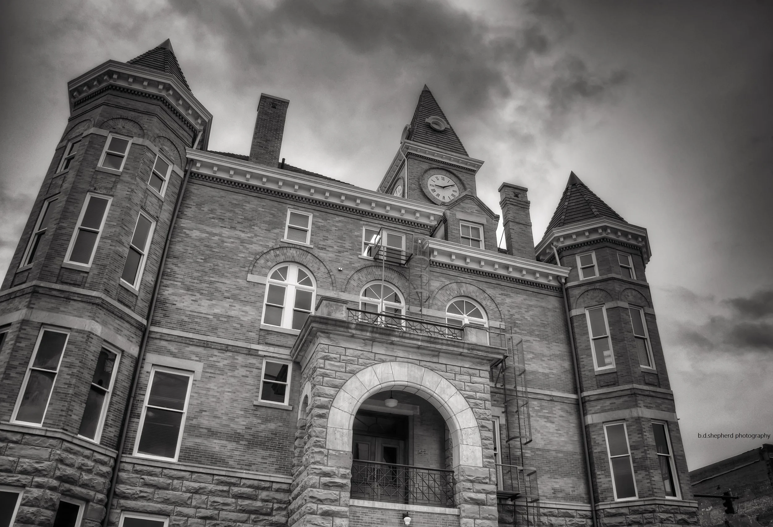 courthouse-back02-BW.jpg