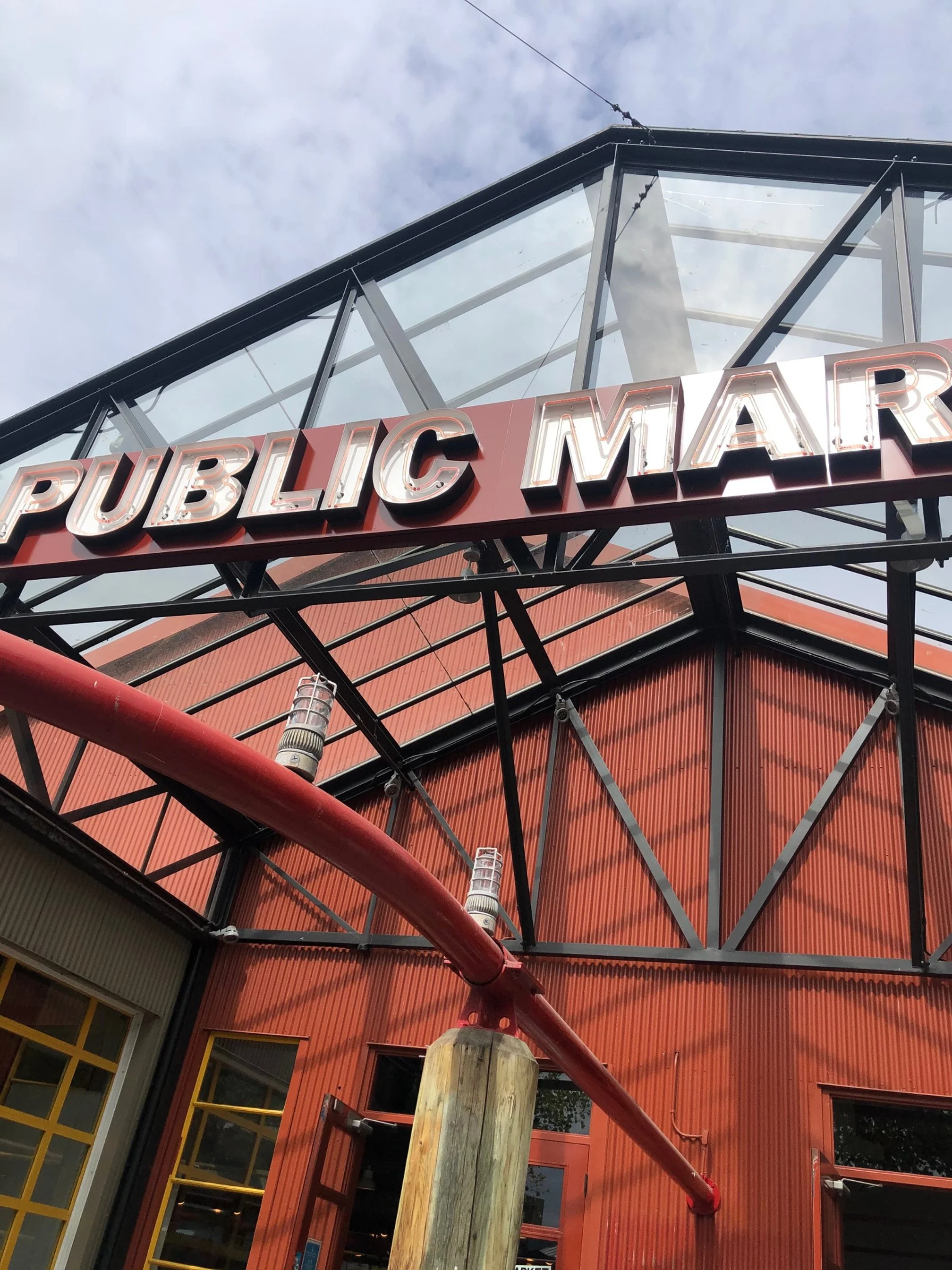  I’m fond of taking pictures of buildings and nature. 