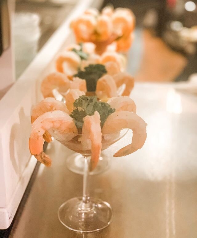 One is never enough when it comes to our #ShrimpCocktail

Chilled Jumbo Shrimp, Flying Pepper Cocktail (made with Flying Pepper Tabago Vodka from Kinston, NC) and Lemon!