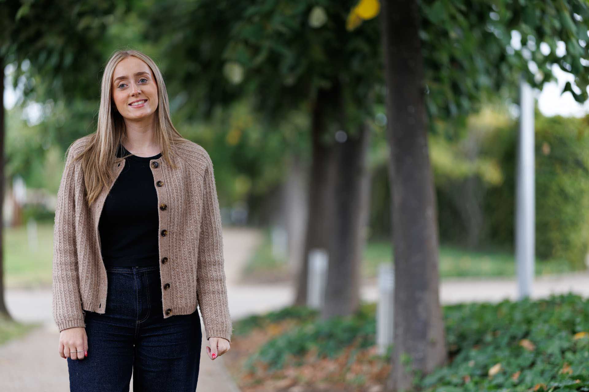  Even at a distance for a 3/4-length portrait, the Canon RF 85mm F1.4L VCM gives excellent subject separation at its widest aperture. Image Credit: Angela Nicholson, Camera: Canon EOS R5 Mark II, Lens: Canon RF 85mm F1.4L VCM at 1/640 sec, f/1.4 and ISO 100. 