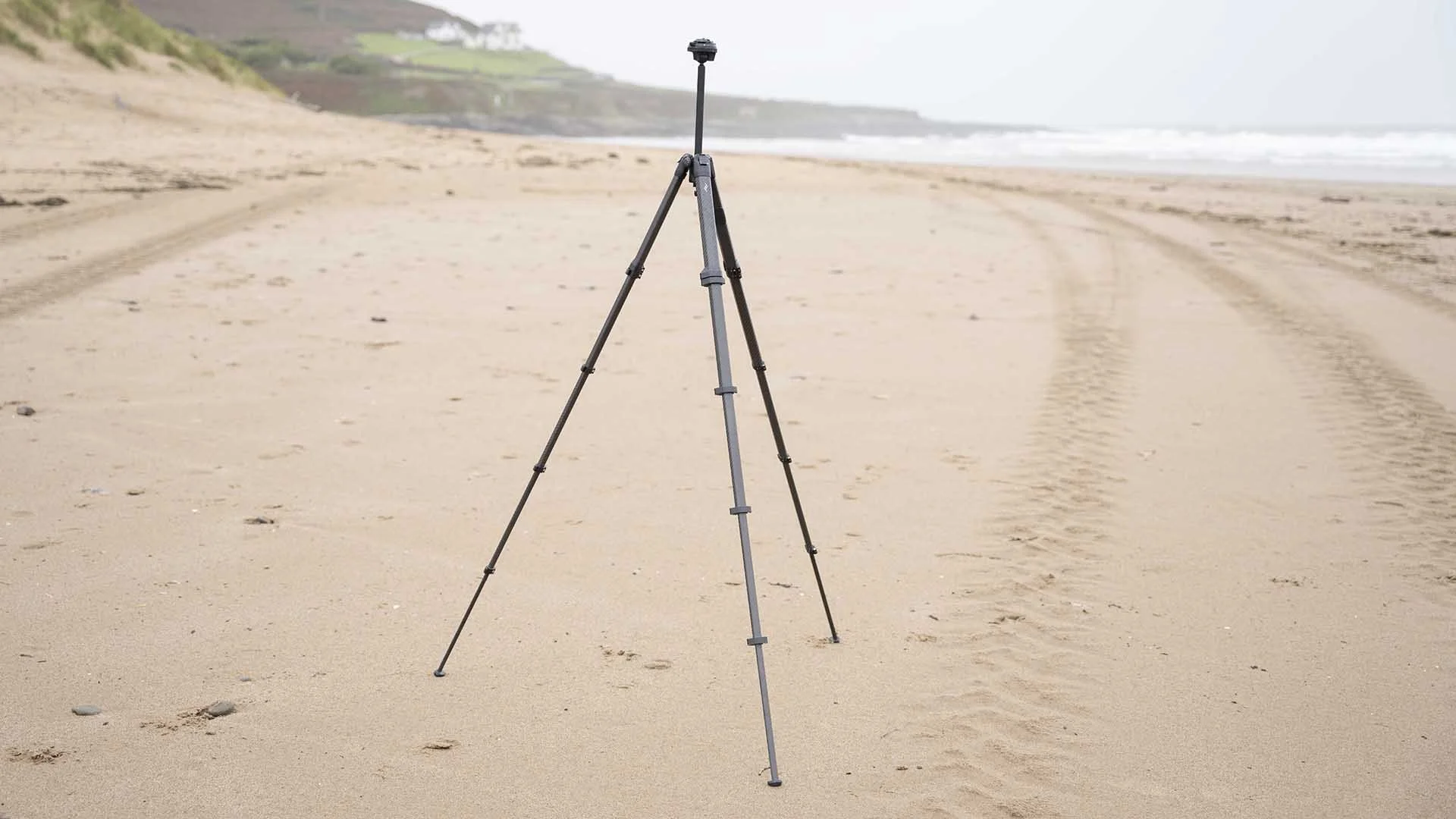  With the centre column extended, the Peak Design Travel Tripod (carbon fibre version shown here), has a maximum height of 152.4cm / 60 inches. 