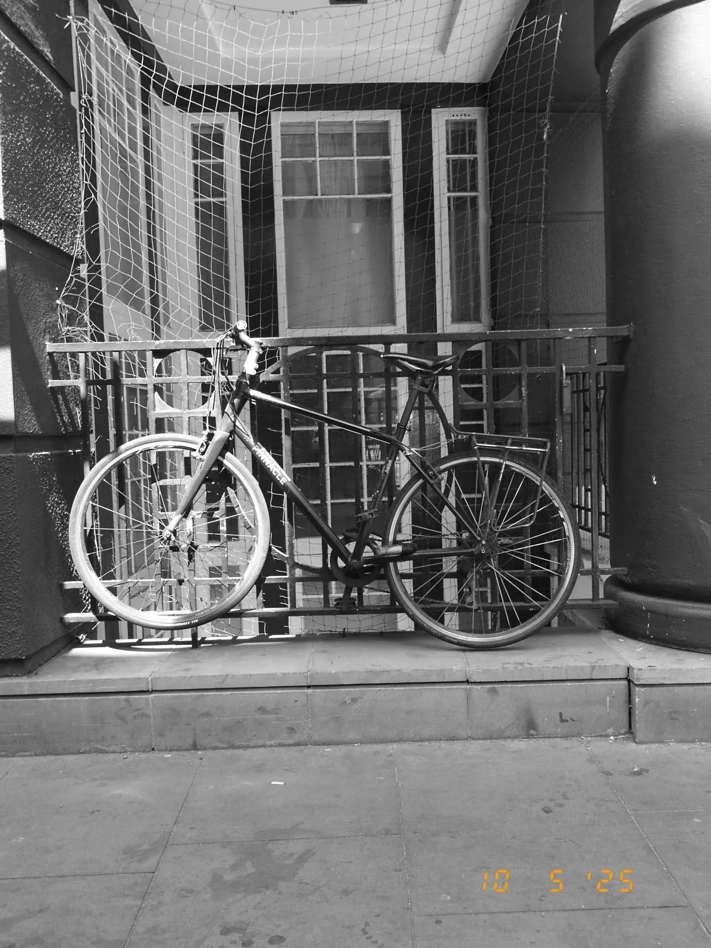  I struggled (and failed) to get this image level in the bright conditions. 