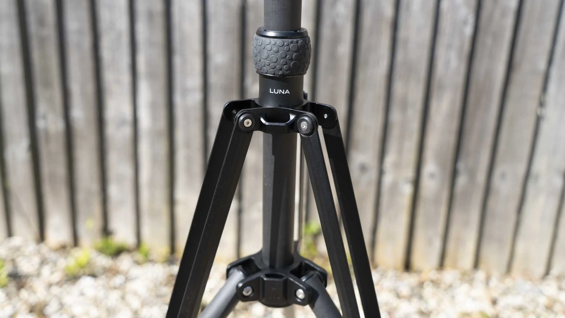 The leg support struts and and brace are made from aerospace-grade magnesium alloy.