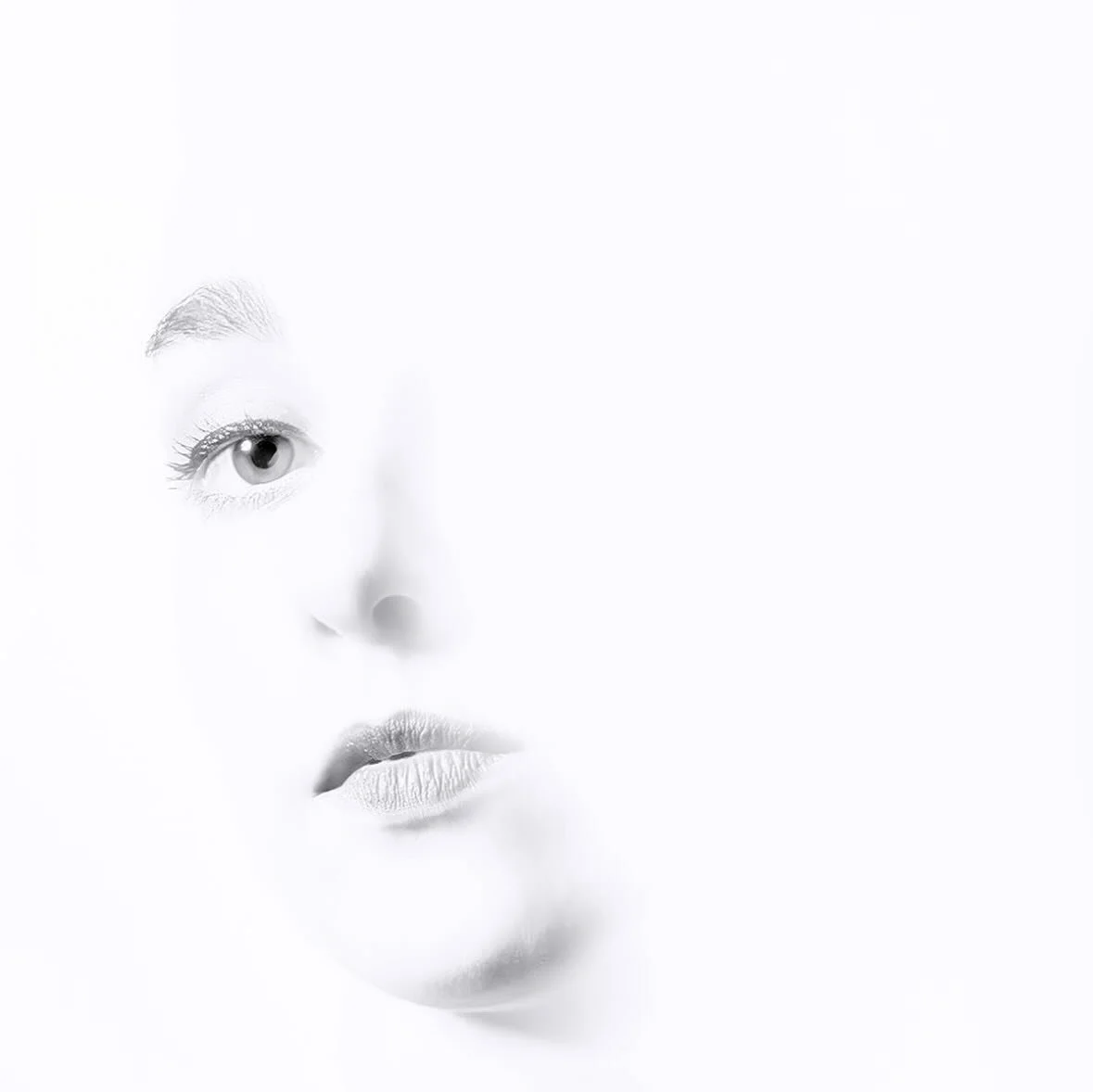A great high-key portrait image by @lesleywilkinson64 
.
.
.
#sheclicksnet #femalephotographers #women #womenphotographerscommunity #photography #femalephotographer #portraitphotography #portrait #highkeyphotography #highkey