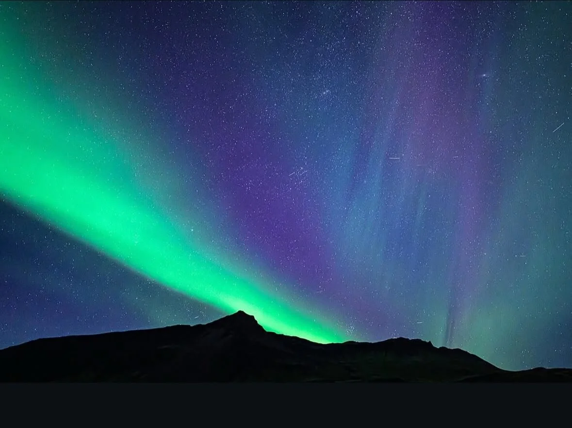 A beautiful image of the Aurora Borealis, captured by @clarepegden 
.
.
.
#sheclicksnet #femalephotographers #women #womenphotographerscommunity #photography #femalephotographer #naturephotography #aurora #auroraborealis #northernlights