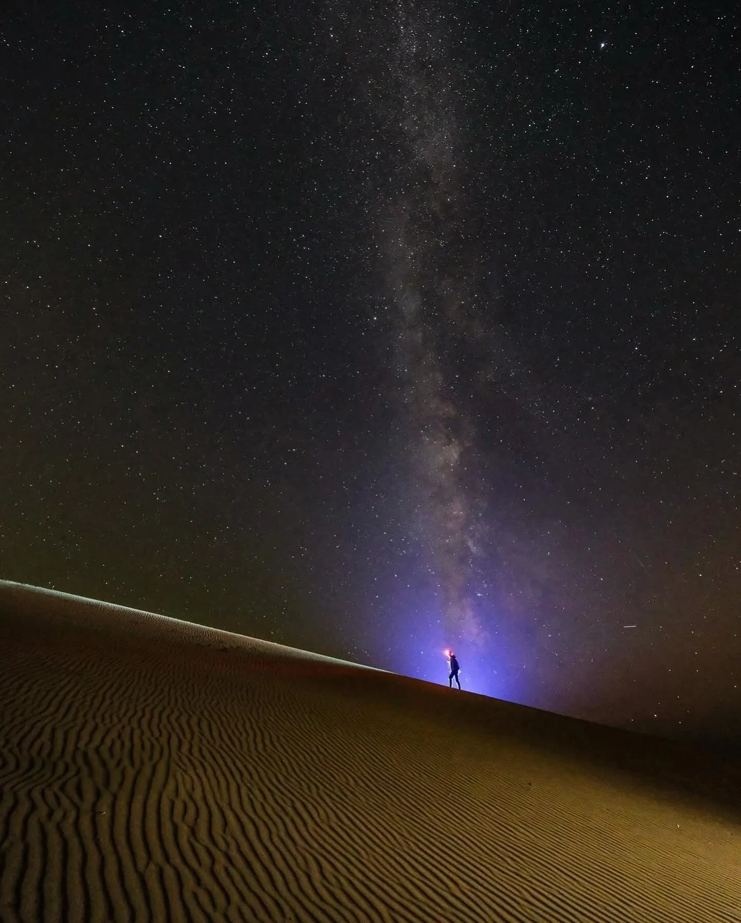 A fabulous nighttime image captured by @asurobson 
.
.
.
#sheclicksnet #femalephotographers #women #womenphotographerscommunity #photography #femalephotographer #nightphotography #night #stars