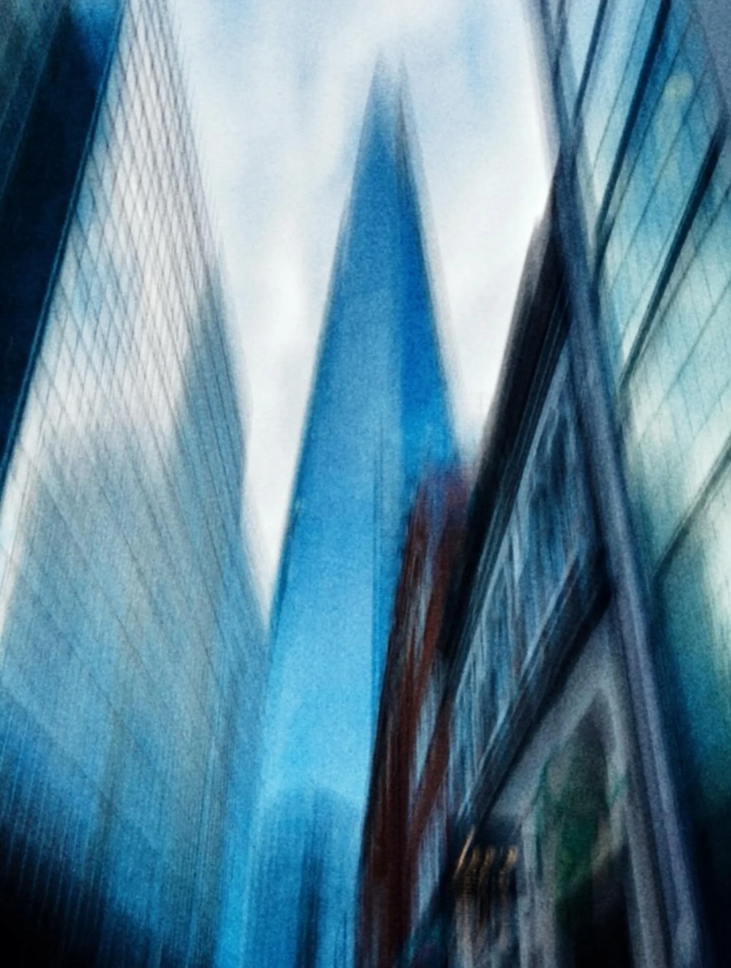 A painterly image of The Shard by @treej9 
.
.
.
#sheclicksnet #femalephotographers #women #womenphotographerscommunity #photography #femalephotographer #longexposurephotography #intentionslcameramovement #icm #cityscapephotography #cityscape #archit