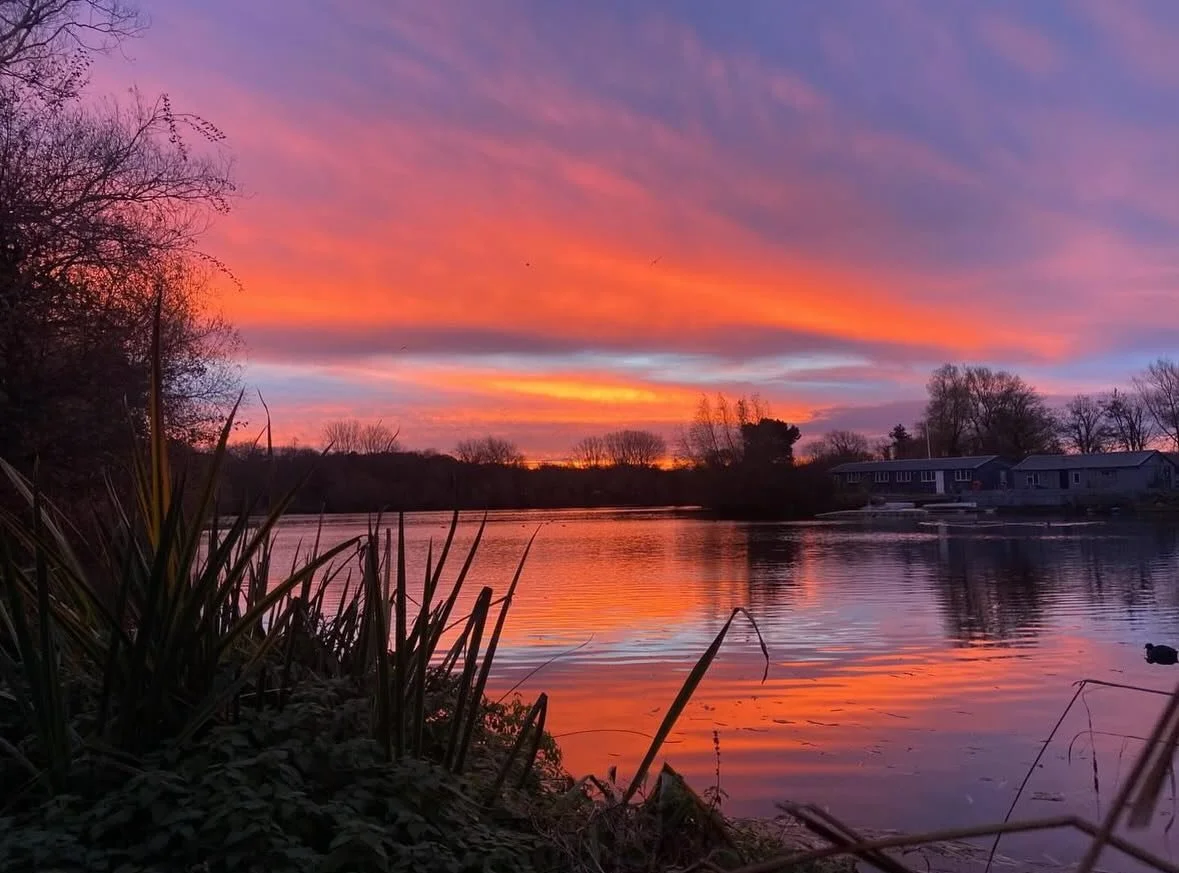 A lovely sunrise image captured by @kelly_84_ 
.
.
.
#sheclicksnet #femalephotographers #women #womenphotographerscommunity #photography #femalephotographer #landscapephotography #lakephotgraphy #sunrisephotography #sunrise