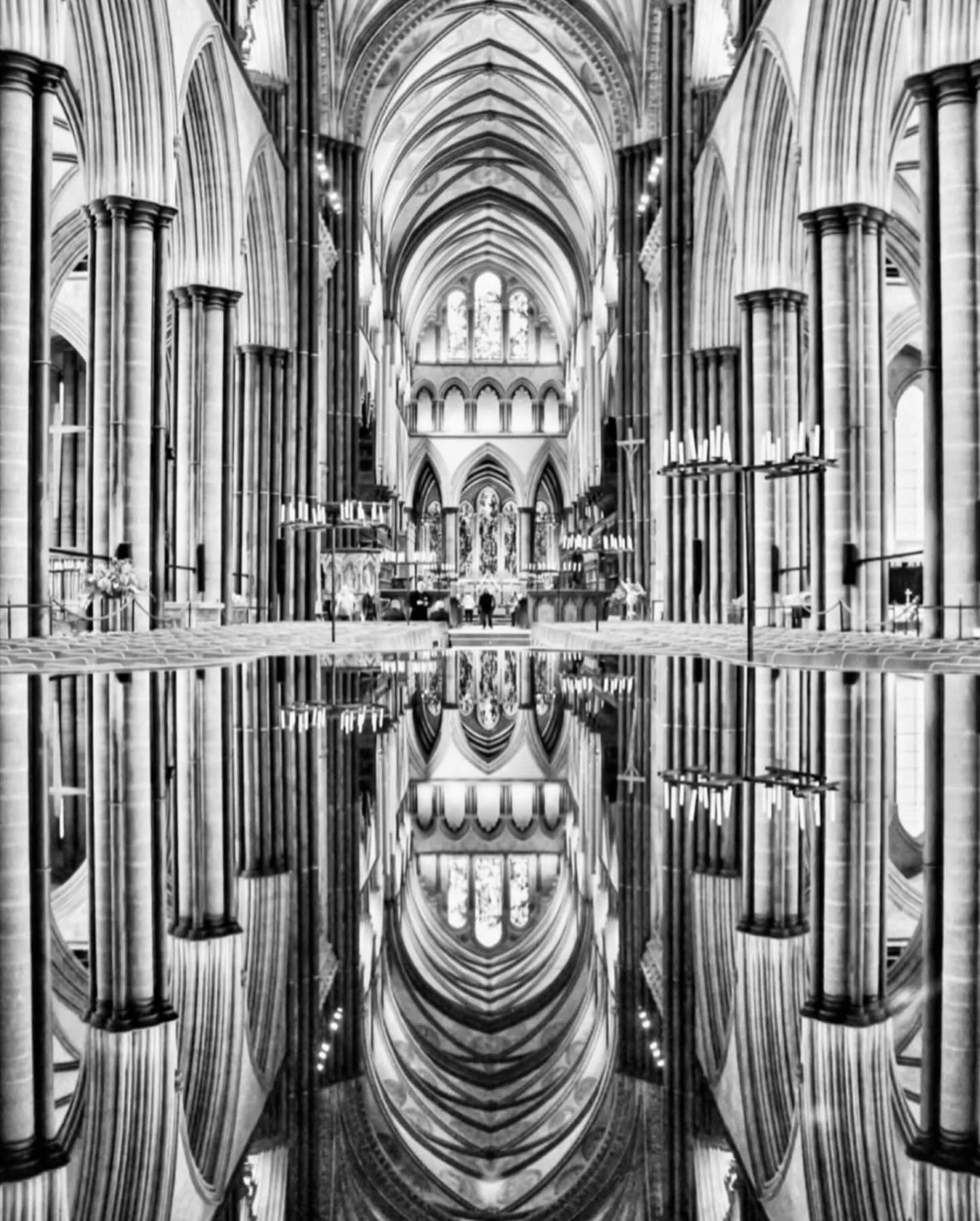 A wonderful reflection image captured by @bwcannalletto 
.
.
.
#sheclicksnet #femalephotographers #women #womenphotographerscommunity #photography #femalephotographer #blackandwhitephotgraphy #monochrome #reflectionphotography #reflection